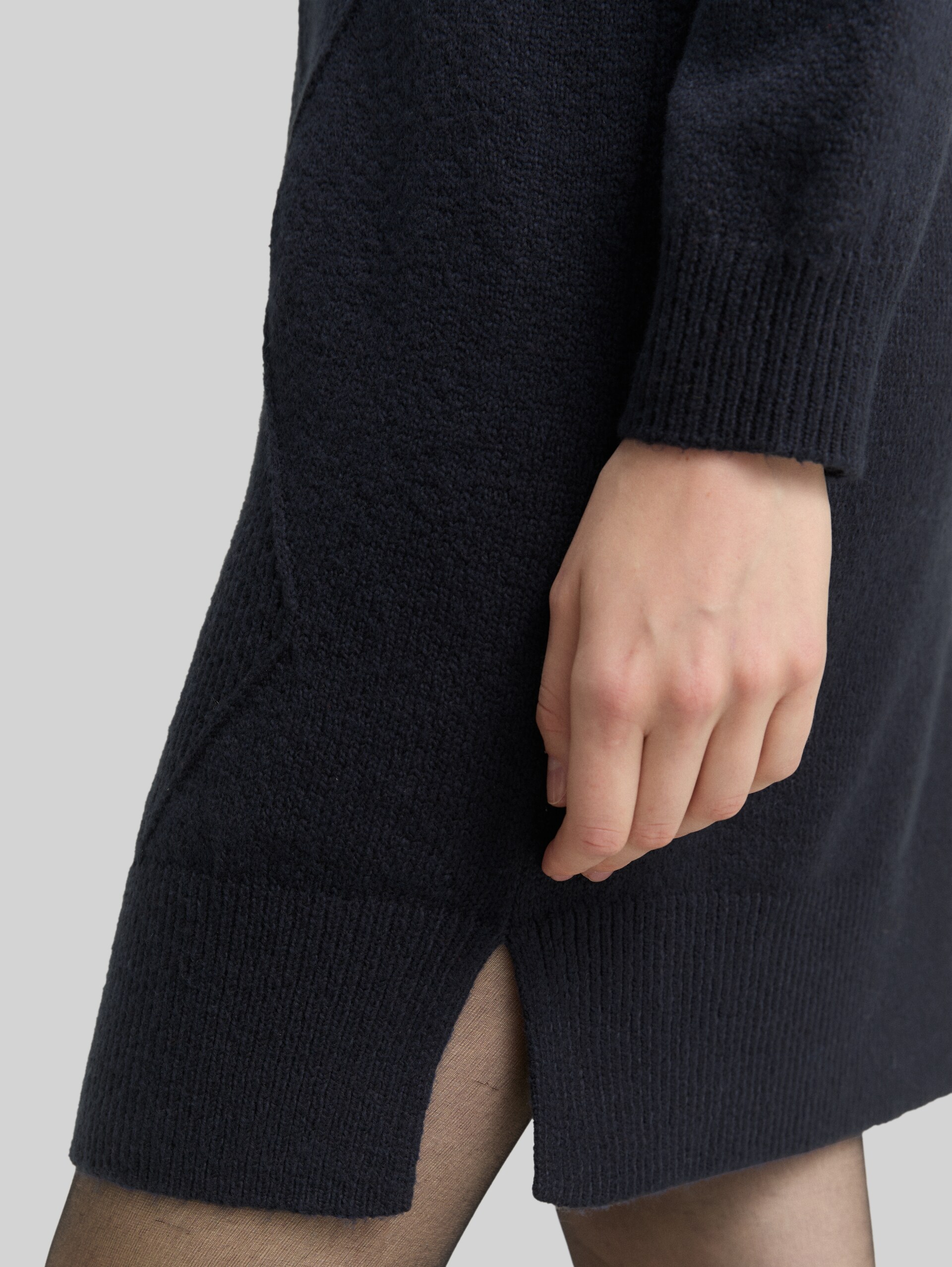 Loose fit knitted dress - sky captain blue - Detail model view