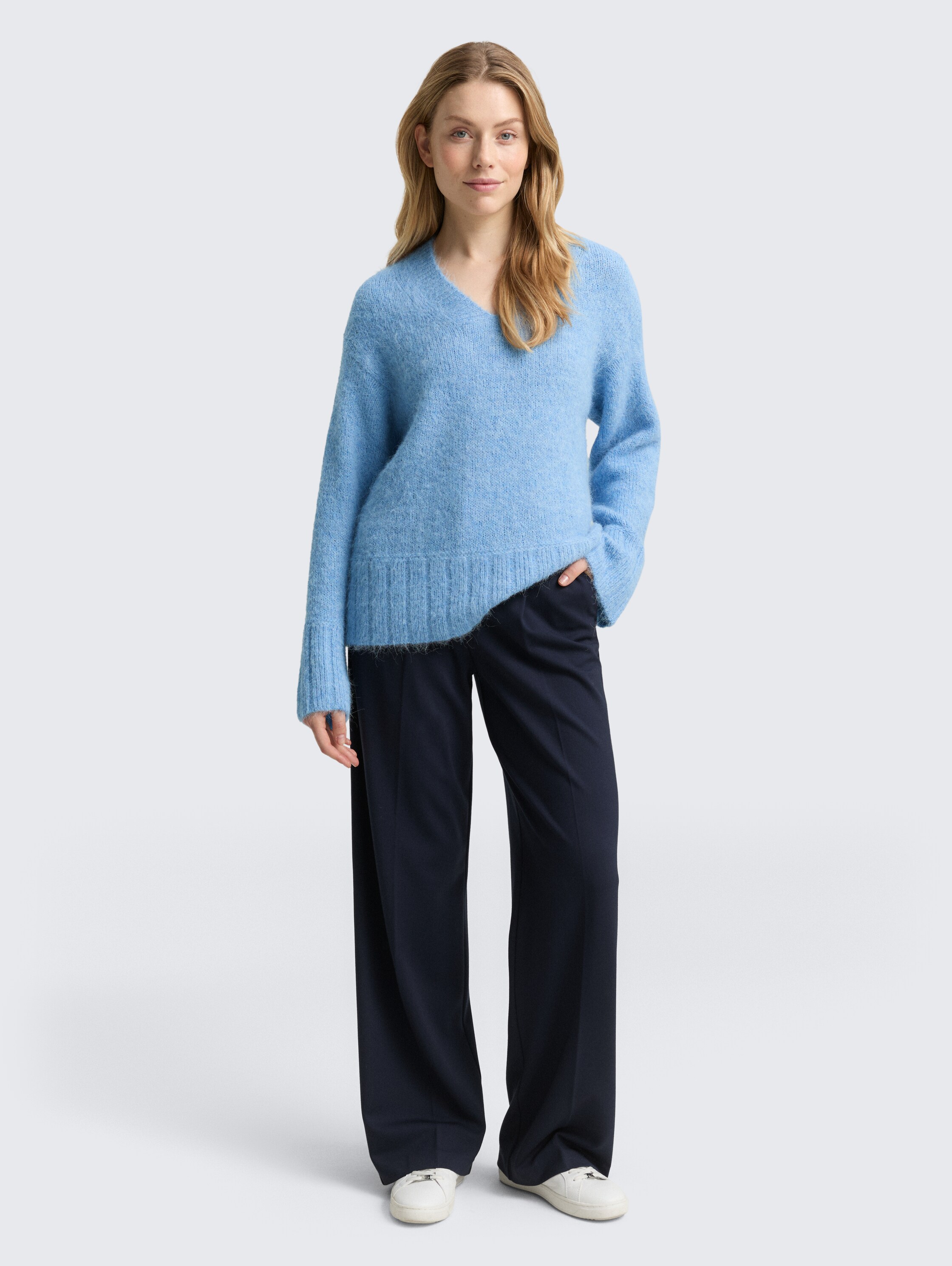 Oversize Strickpullover mit Wollanteil - light fjord blue melange - Model-Vorderansicht