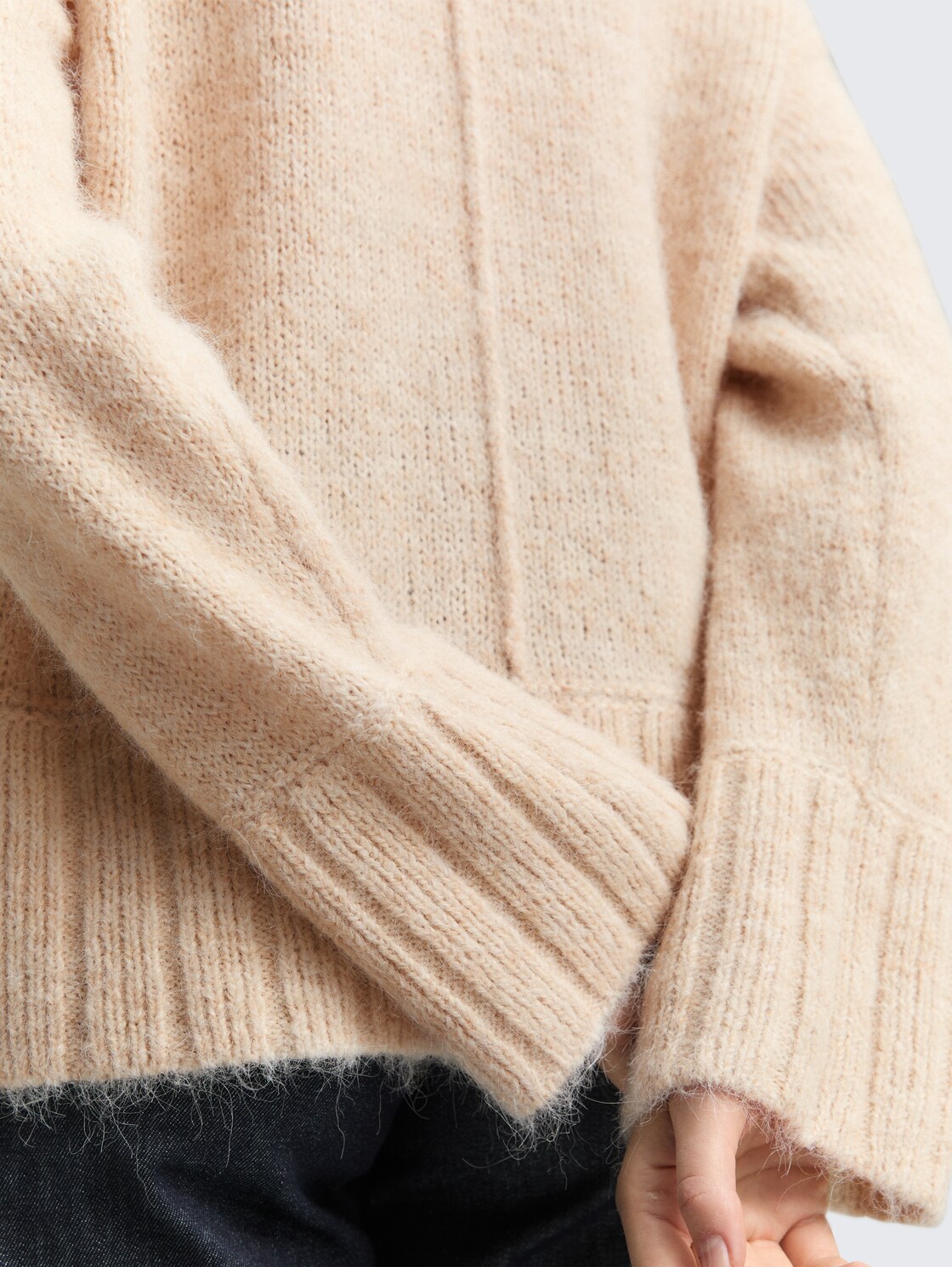 Oversize Strickpullover mit Wollanteil - sand stone beige melange - Detail-Model-Ansicht