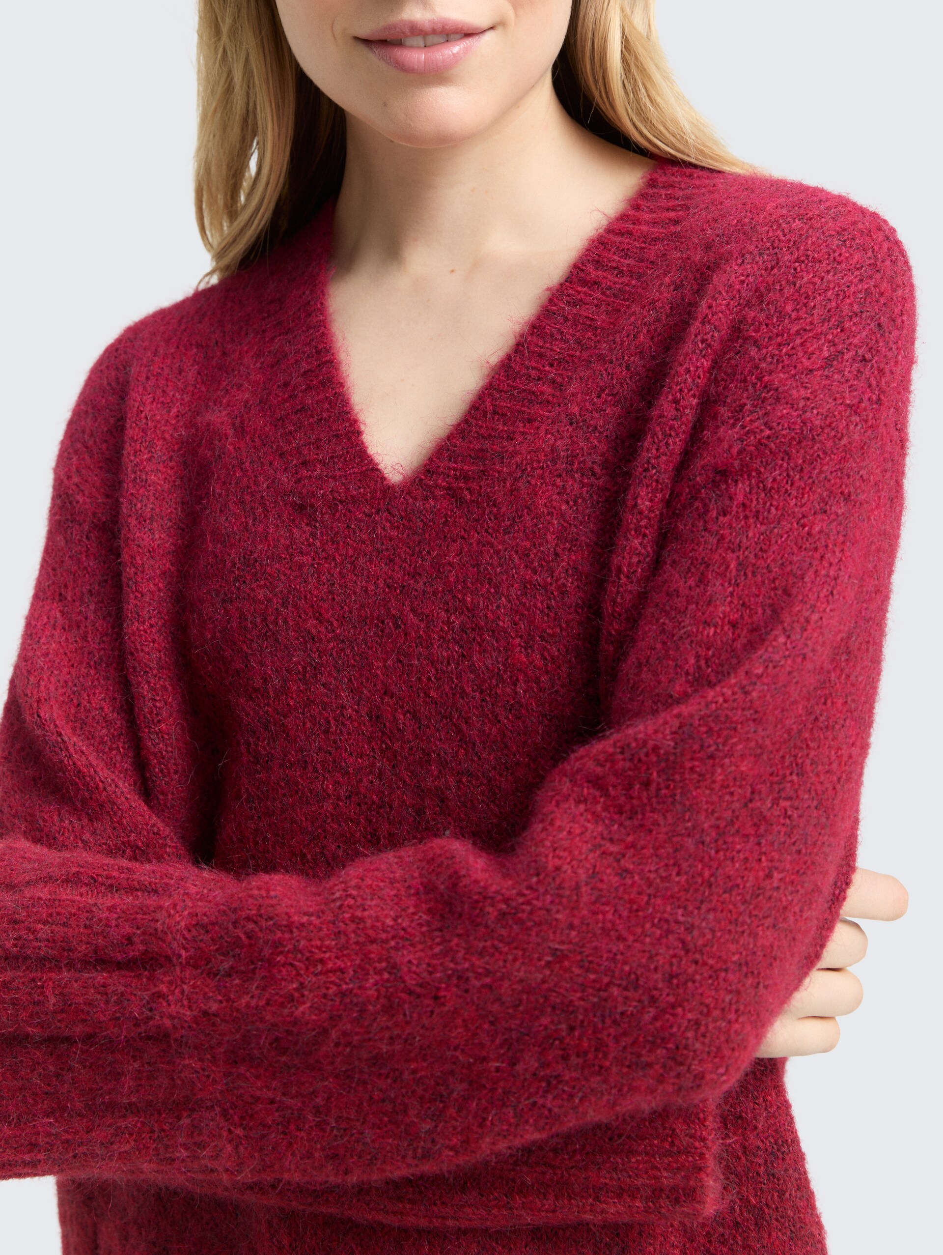 Oversize Strickpullover mit Wollanteil - rumba red melange - Detail-Model-Ansicht