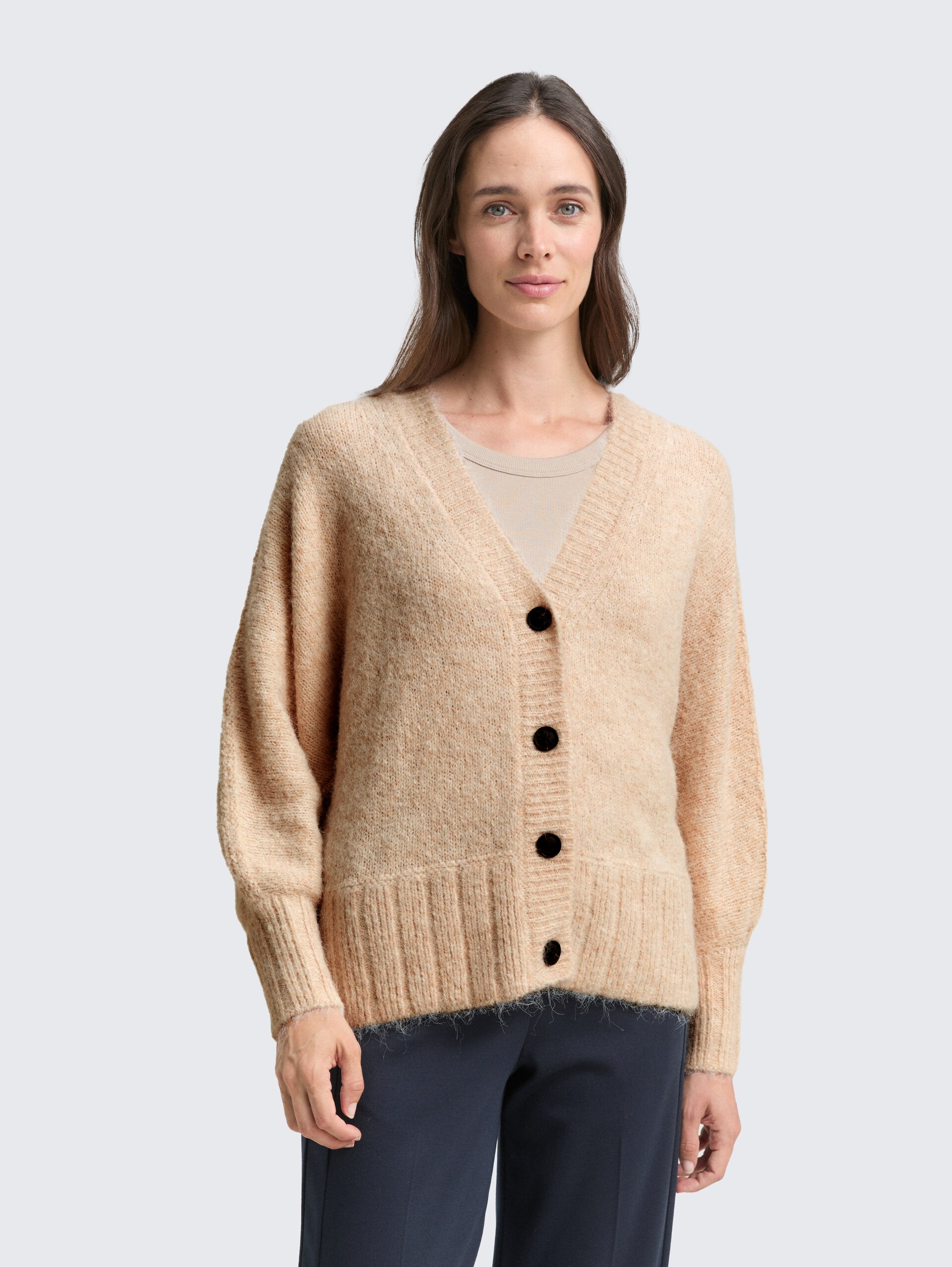 Oversize Cardigan mit Wollanteil - sand stone beige melange - Ausschnitt Model-Vorderansicht