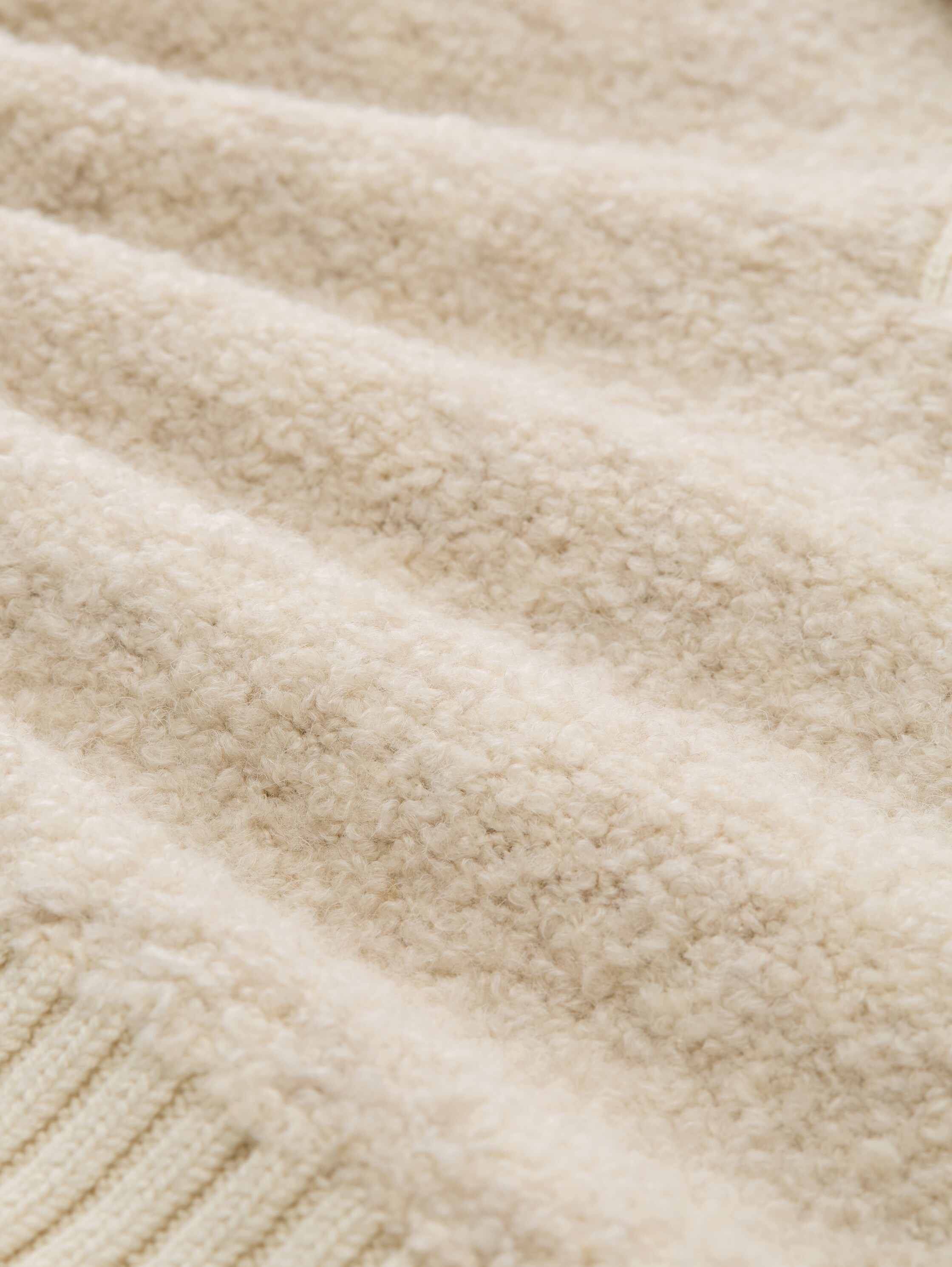 Bouclé gebreide trui met kraag - sand stone beige melange - Materiaalweergave