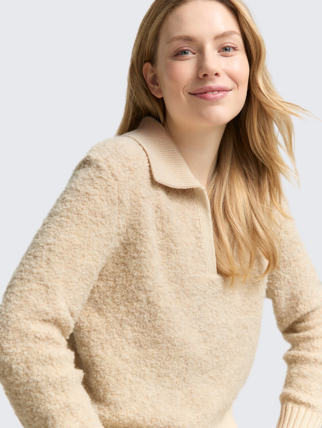 Bouclé Strickpullover mit Kragen - sand stone beige melange - Detail-Model-Ansicht