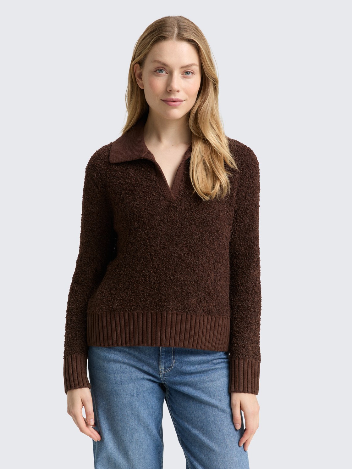 Bouclé Strickpullover mit Kragen - dark pecan brown melange - Ausschnitt Model-Vorderansicht