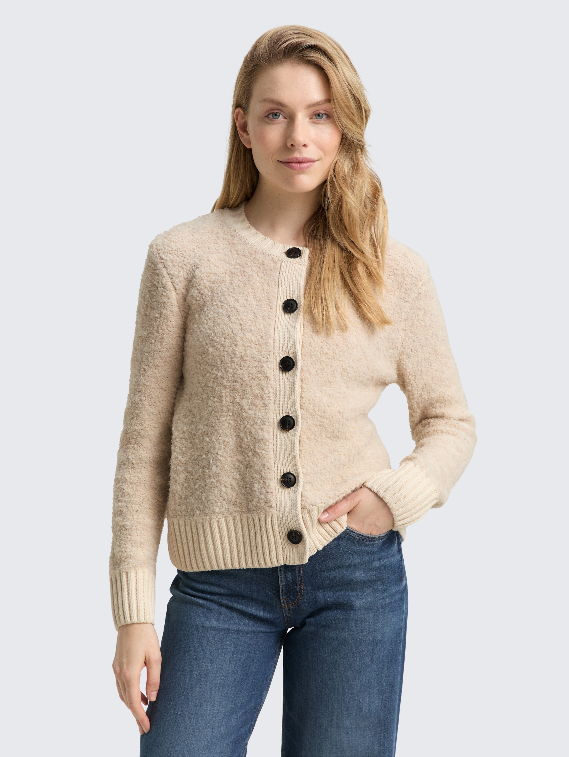 Bouclé Cardigan mit Wollanteil - sand stone beige melange - Ausschnitt Model-Vorderansicht