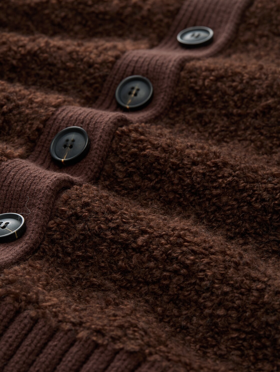 Bouclé Cardigan mit Wollanteil - dark pecan brown melange - Material-Ansicht