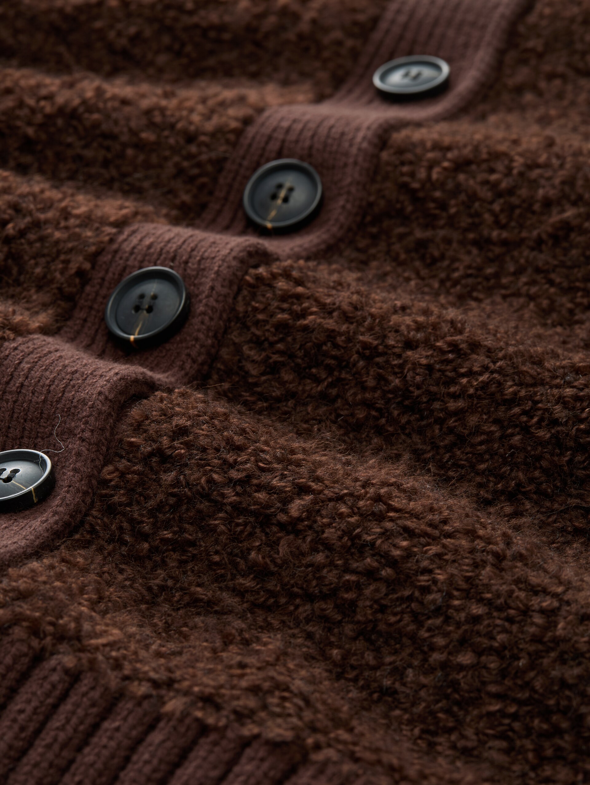 Bouclé Cardigan mit Wollanteil - dark pecan brown melange - Material-Ansicht