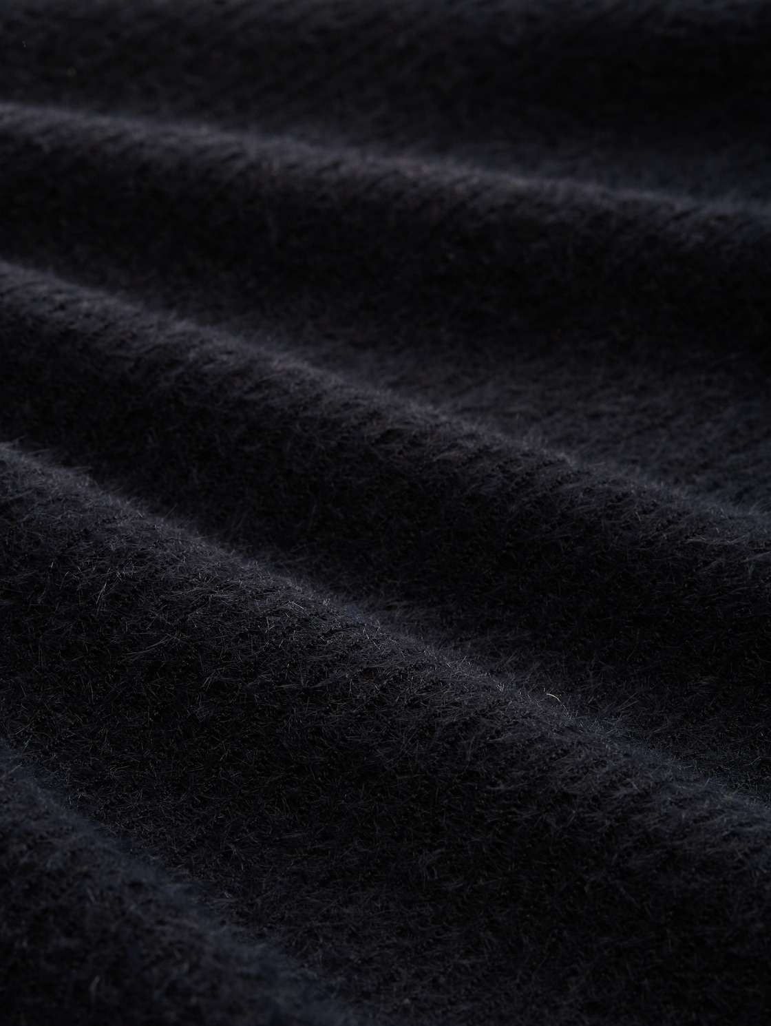 Strickpullover aus Federgarn - black stripe with featheryarn - Material-Ansicht