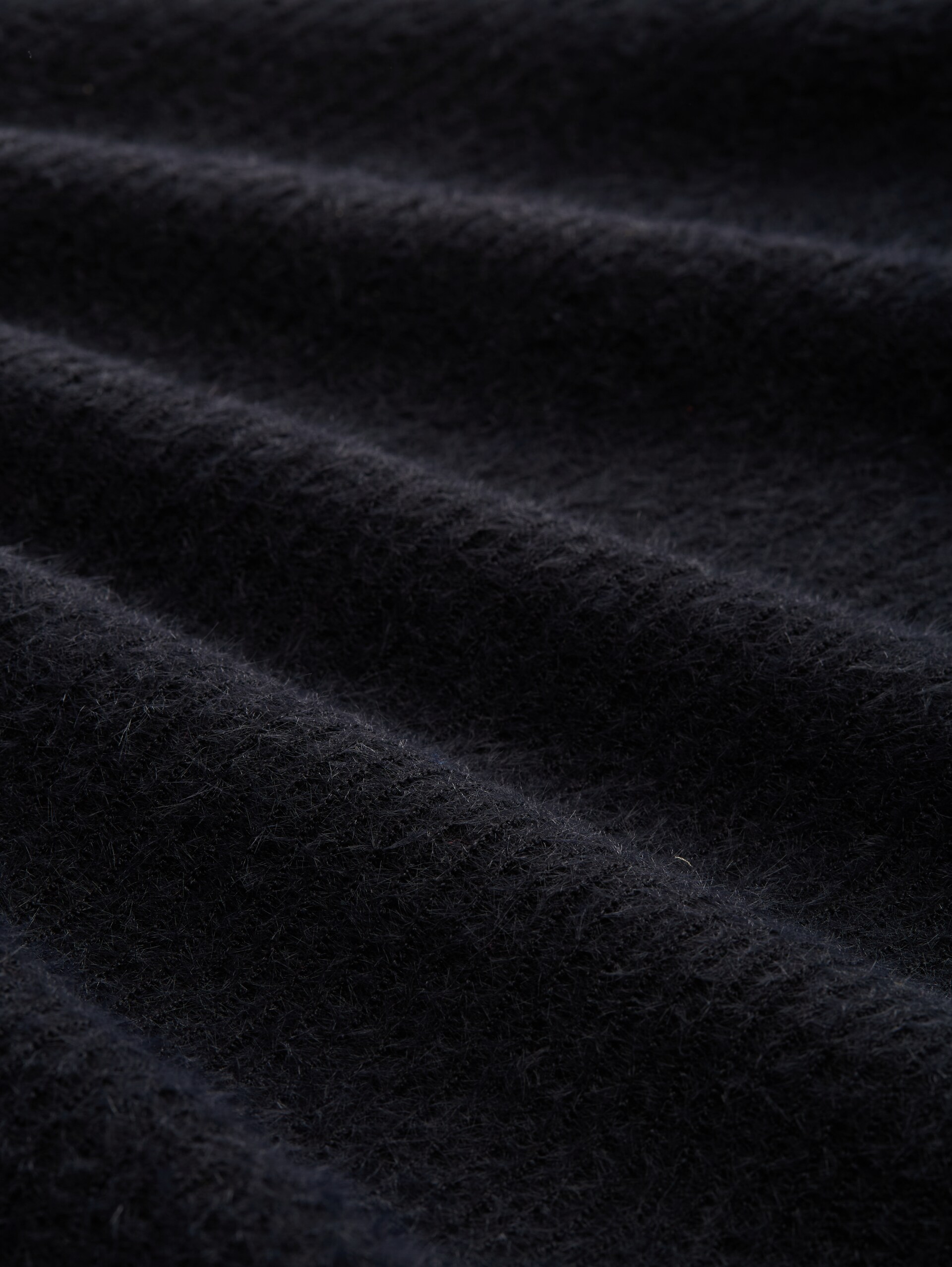 Strickpullover aus Federgarn - black stripe with featheryarn - Material-Ansicht