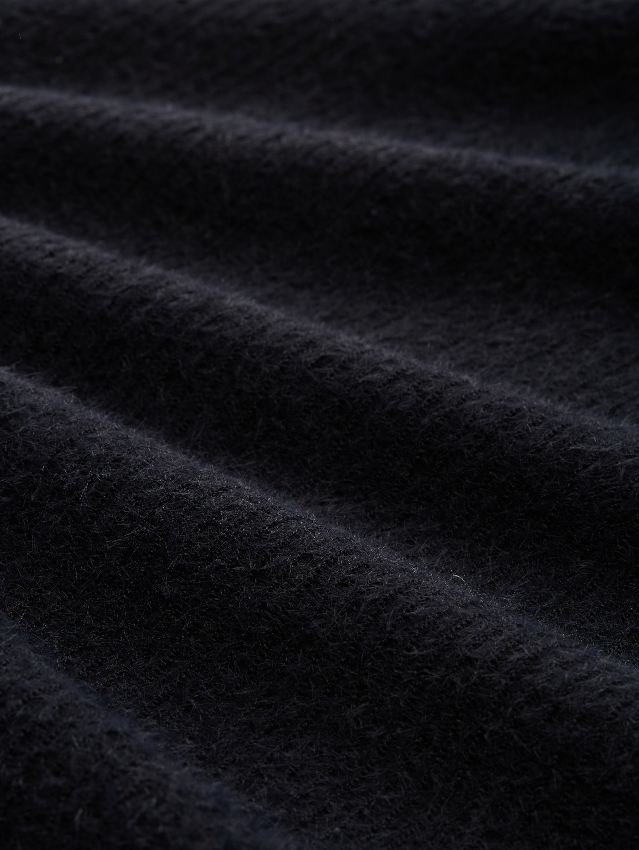 Knitted jumper made from feather yarn - black_stripe_with_featheryarn -