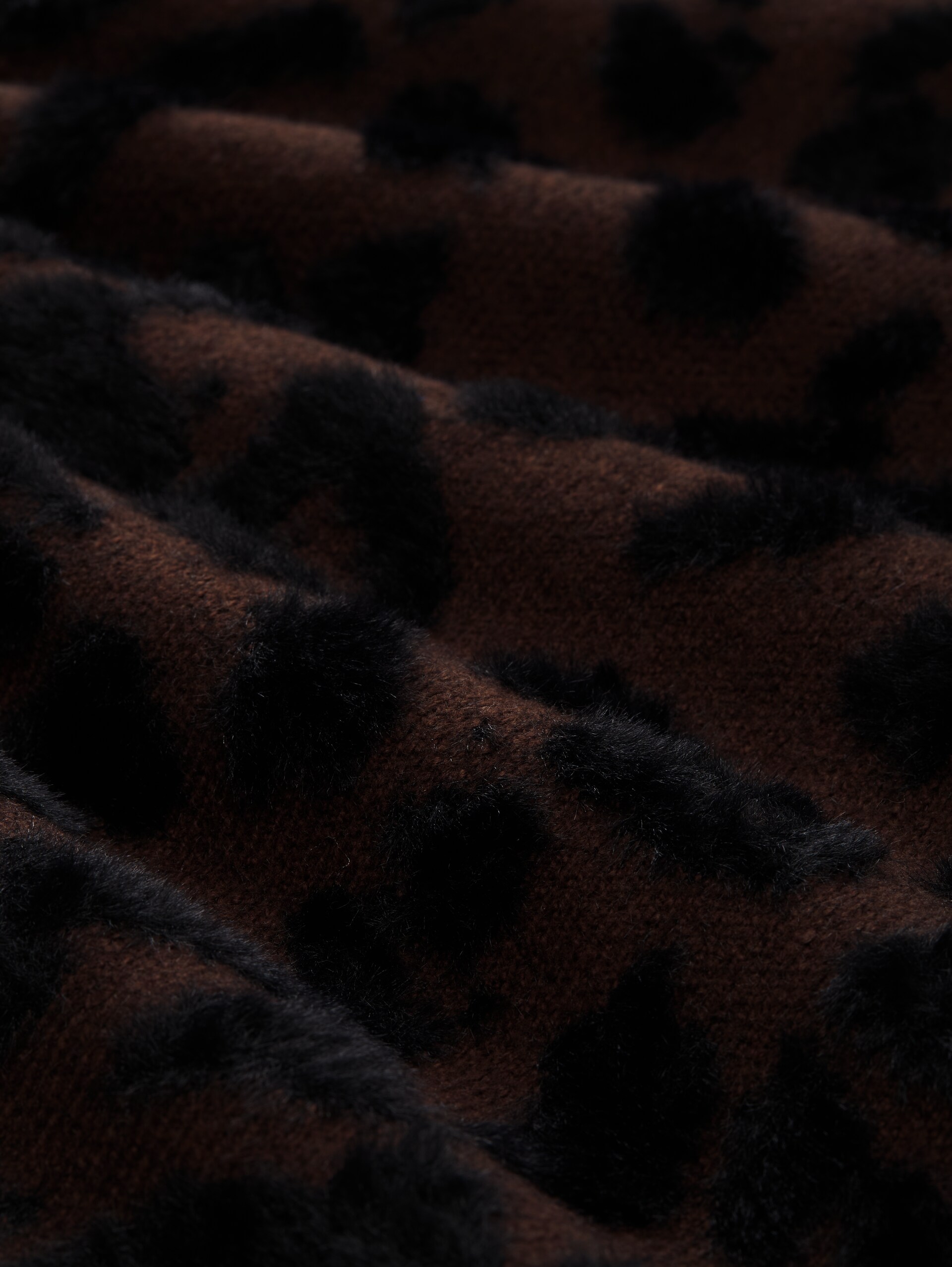 Oversize Strickpullover mit Leo-Muster - big brown leo design - Material-Ansicht