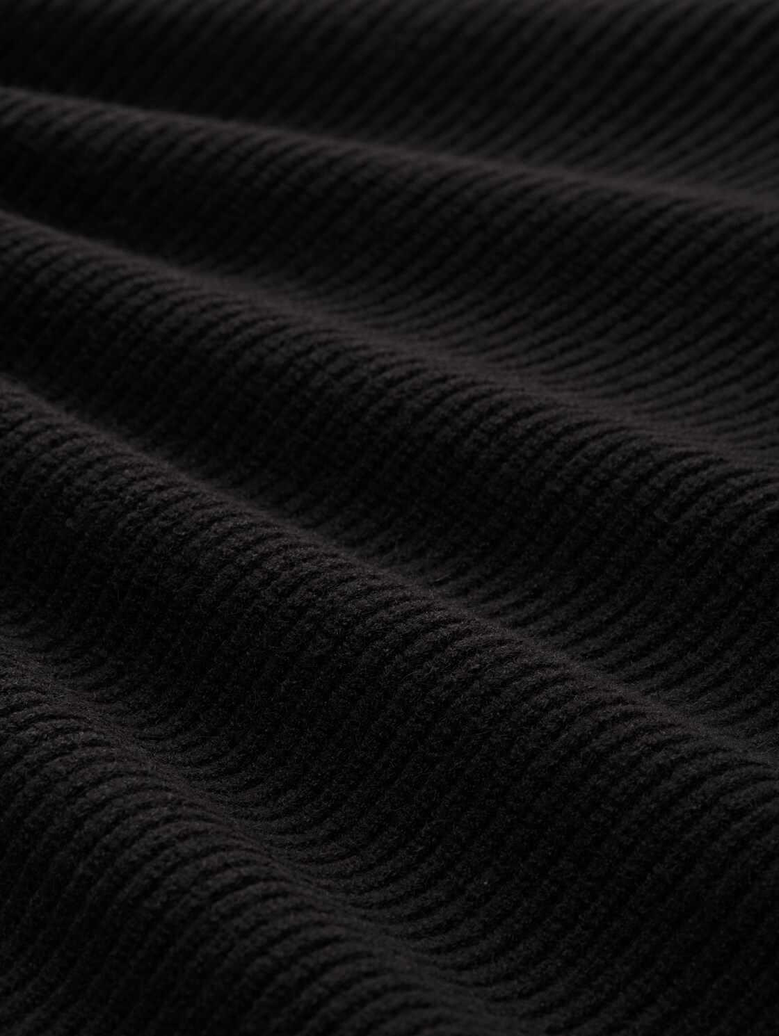 Oversize Rollkragenpullover - deep black - Material-Ansicht