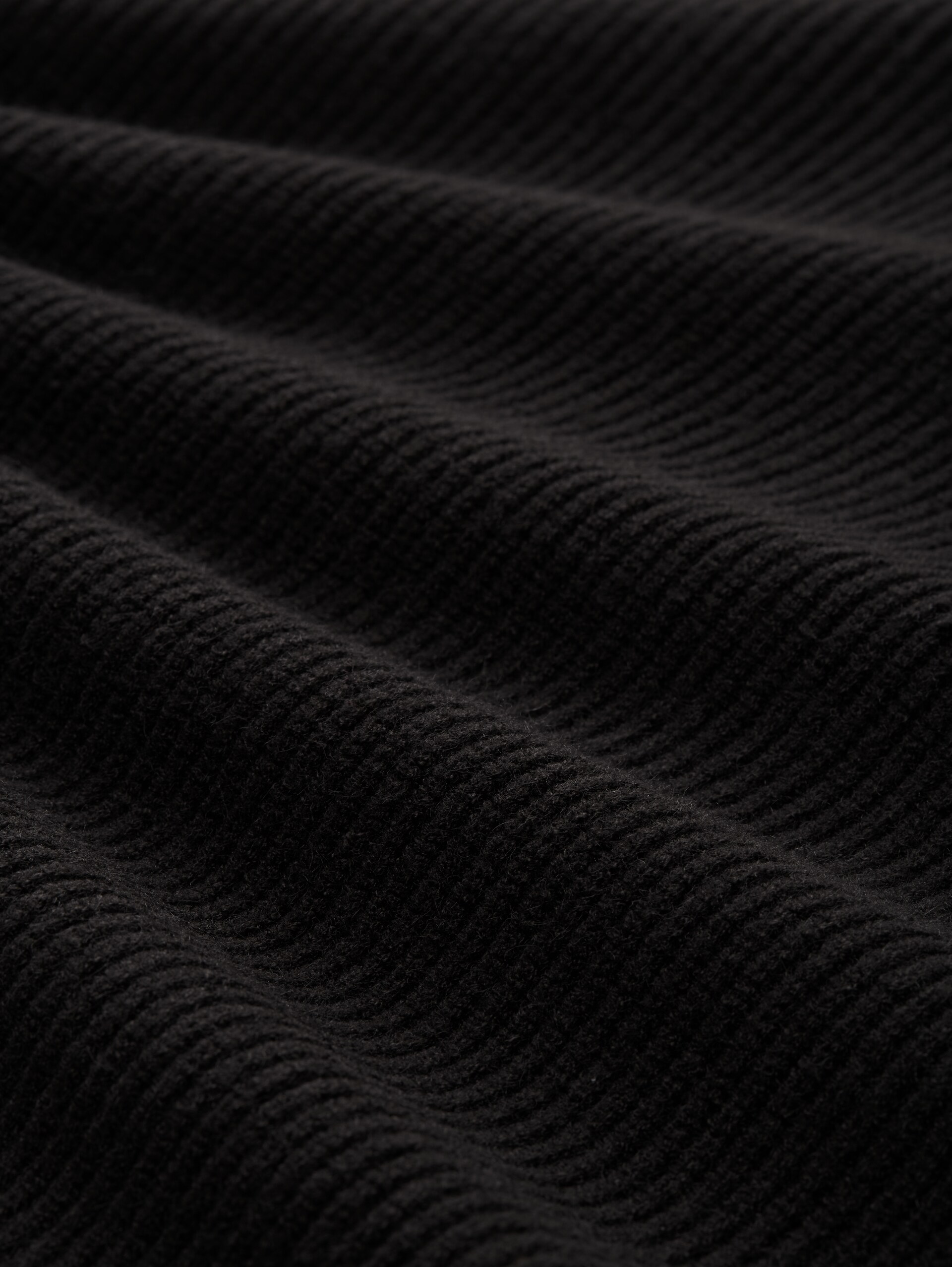 Oversize Rollkragenpullover - deep black - Material-Ansicht