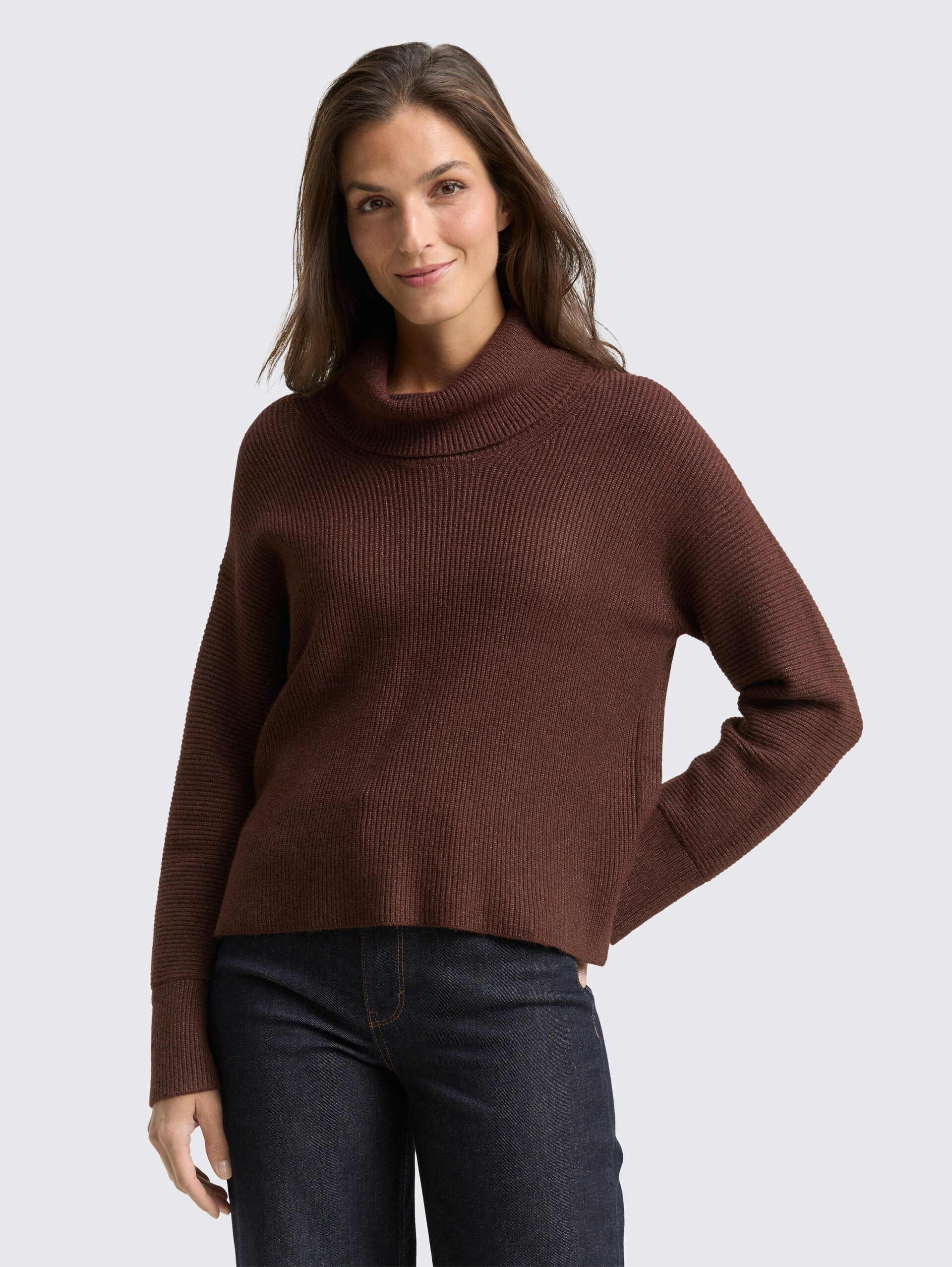 Oversize Rollkragenpullover - dark pecan brown melange - Ausschnitt Model-Vorderansicht