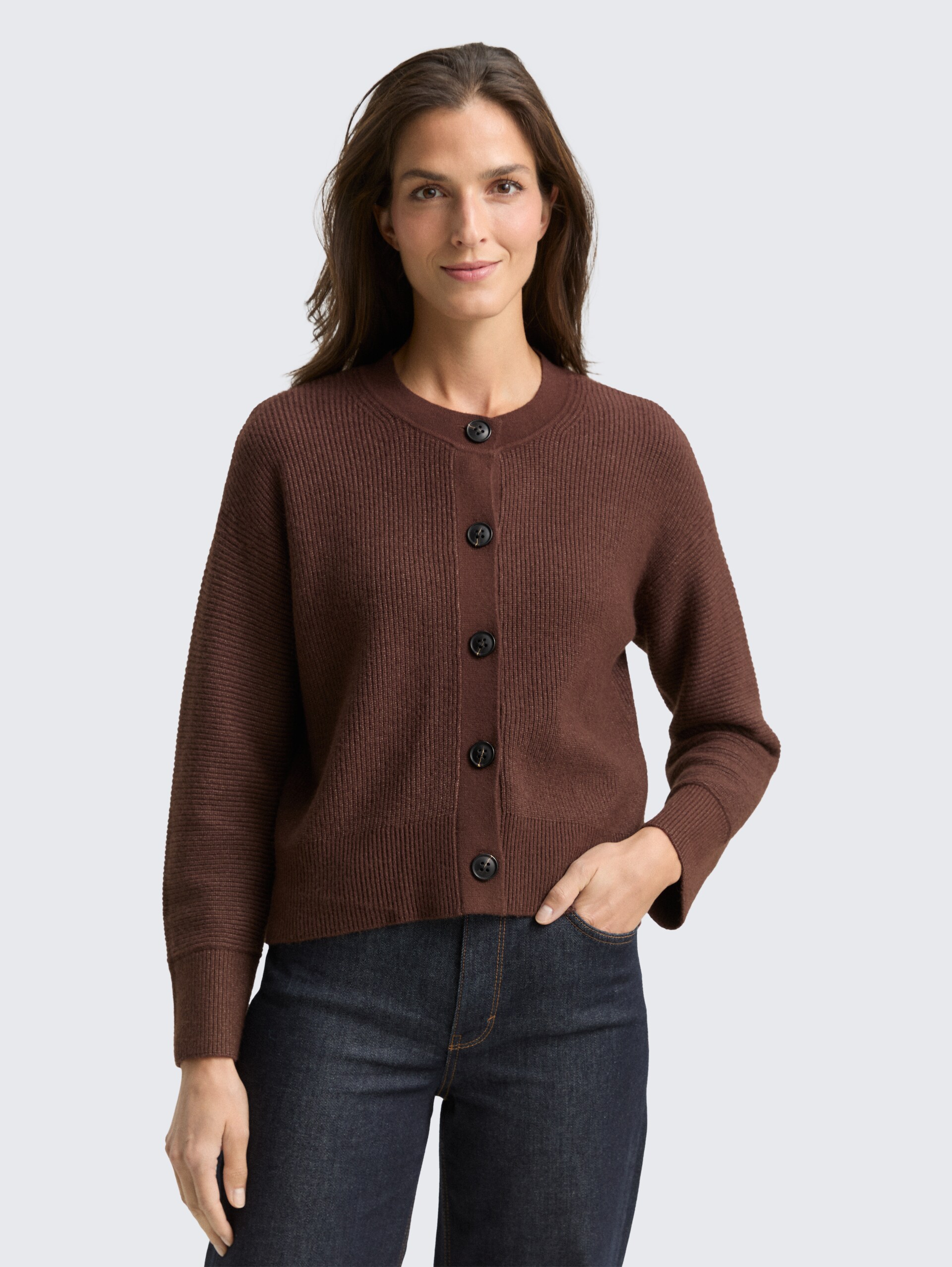 Oversize Cardigan mit Rundhalsausschnitt - dark pecan brown melange - Ausschnitt Model-Vorderansicht
