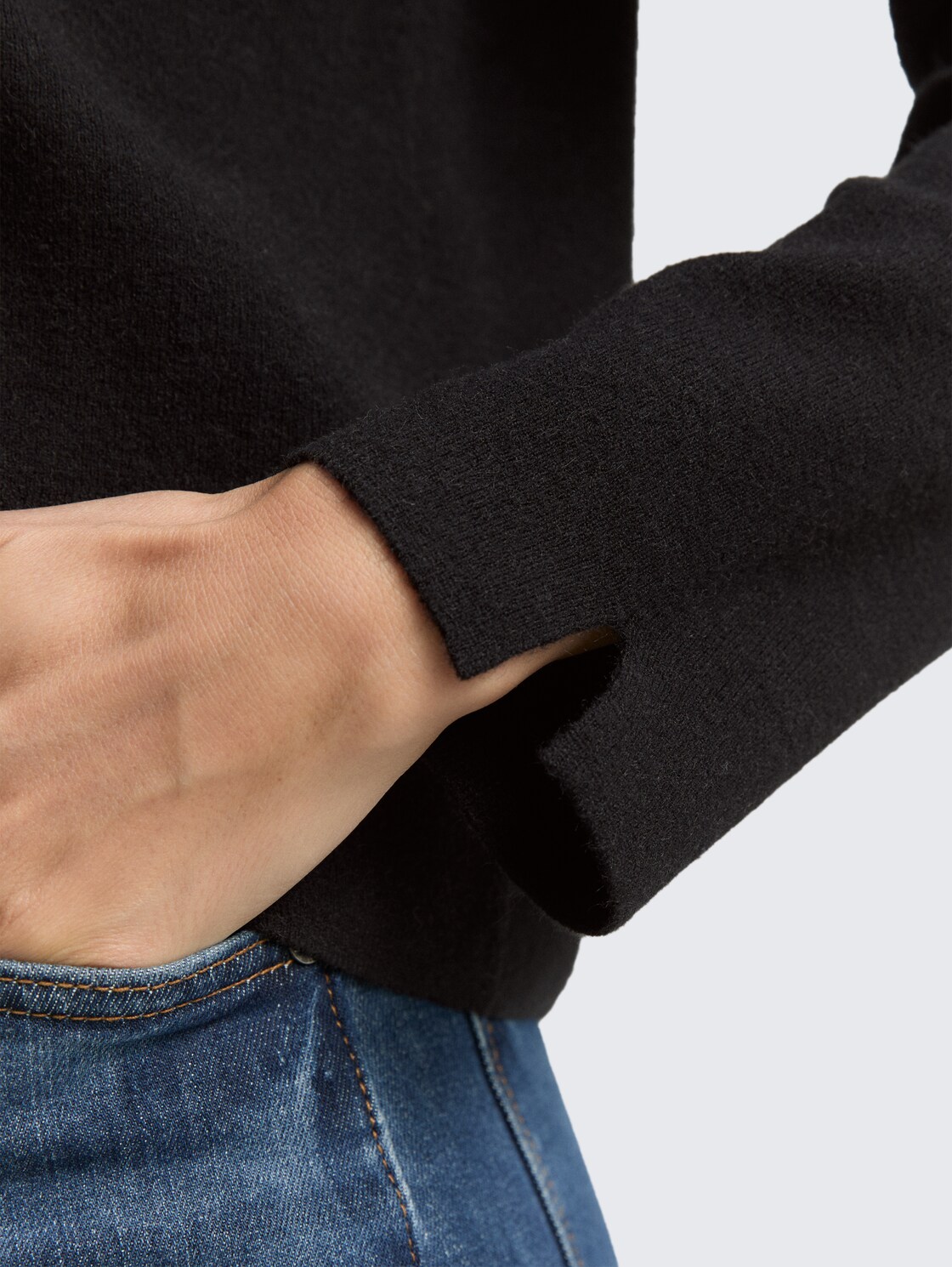 Cropped Strickpullover mit Stehkragen - deep black - Detail-Model-Ansicht