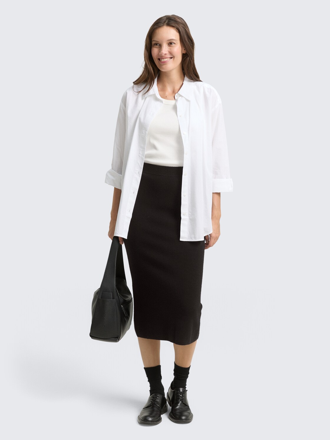 Midi skirt with slit - deep black - Model front view