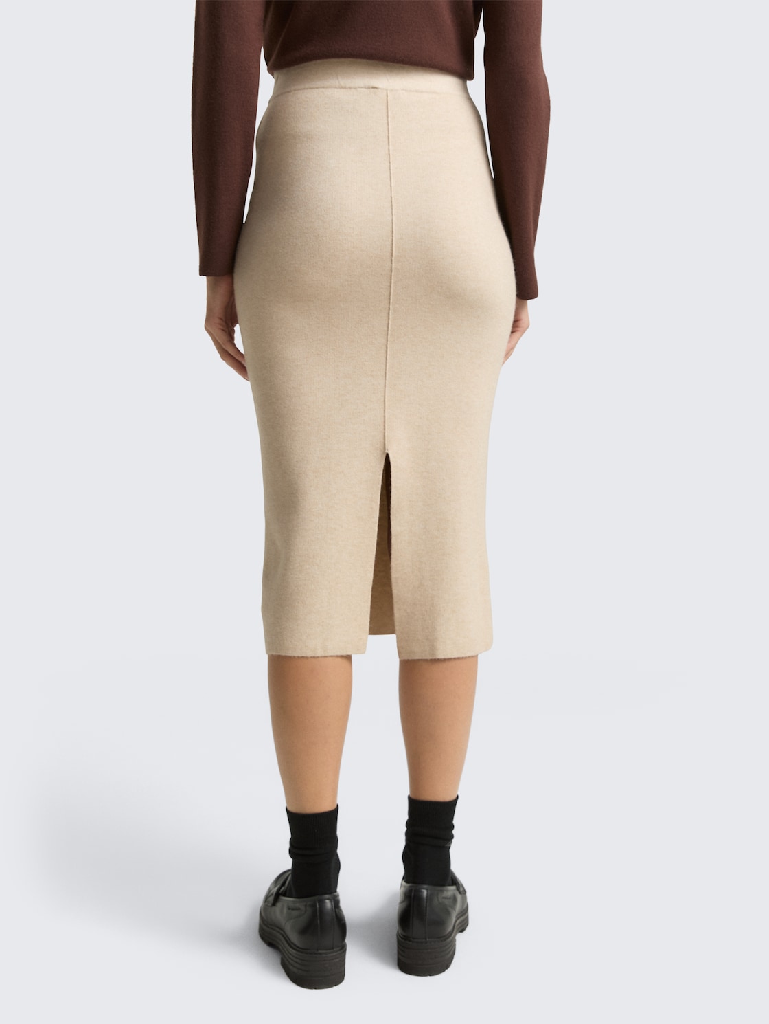 Midi-Rock mit Schlitz - sand stone beige melange - Auschnitt Model-Rückansicht