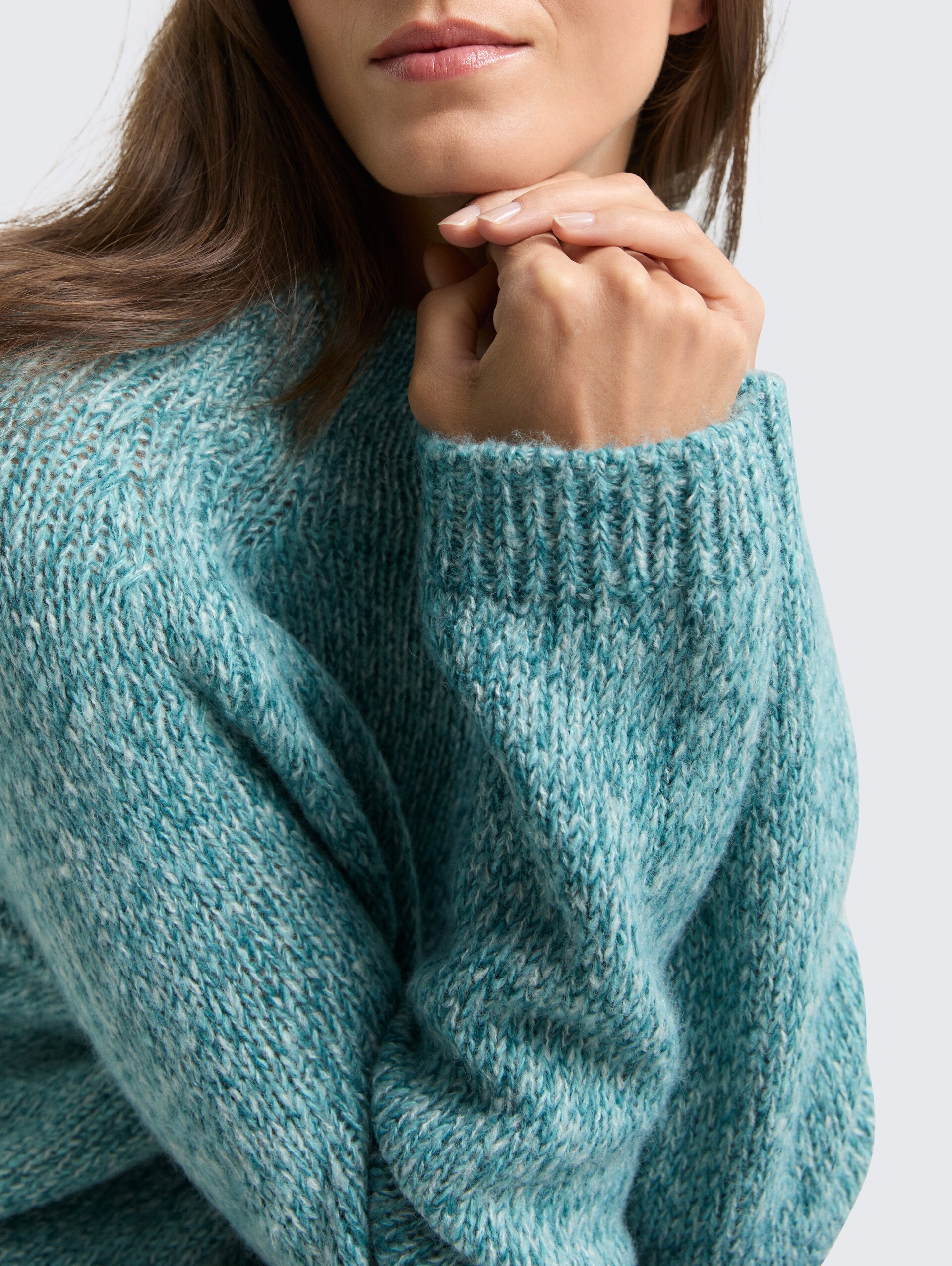 Loose Fit Strickpullover mit Wollanteil - teal white mouline - Detail-Model-Ansicht