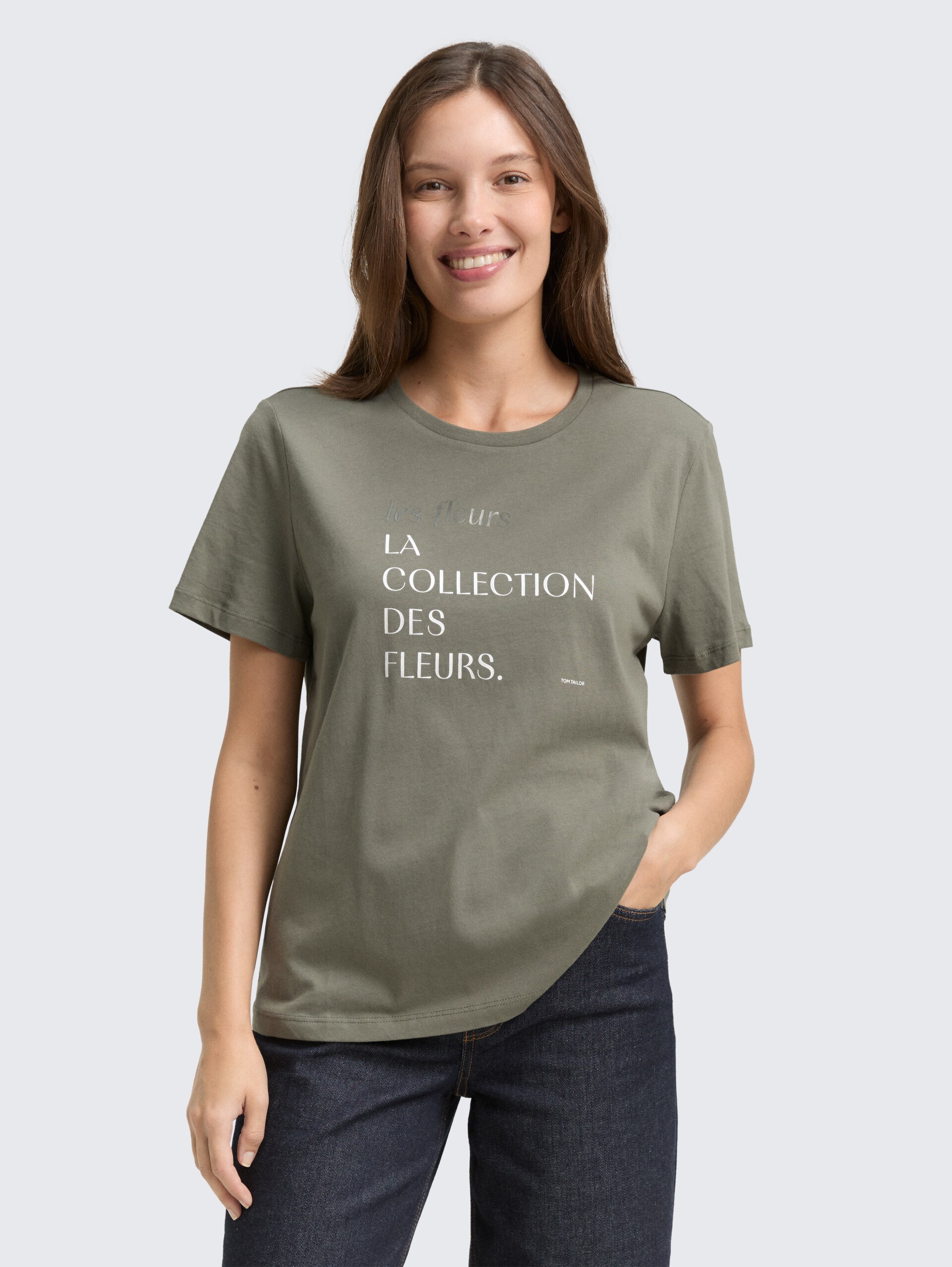 T-Shirt mit Print - cloudy green - Ausschnitt Model-Vorderansicht