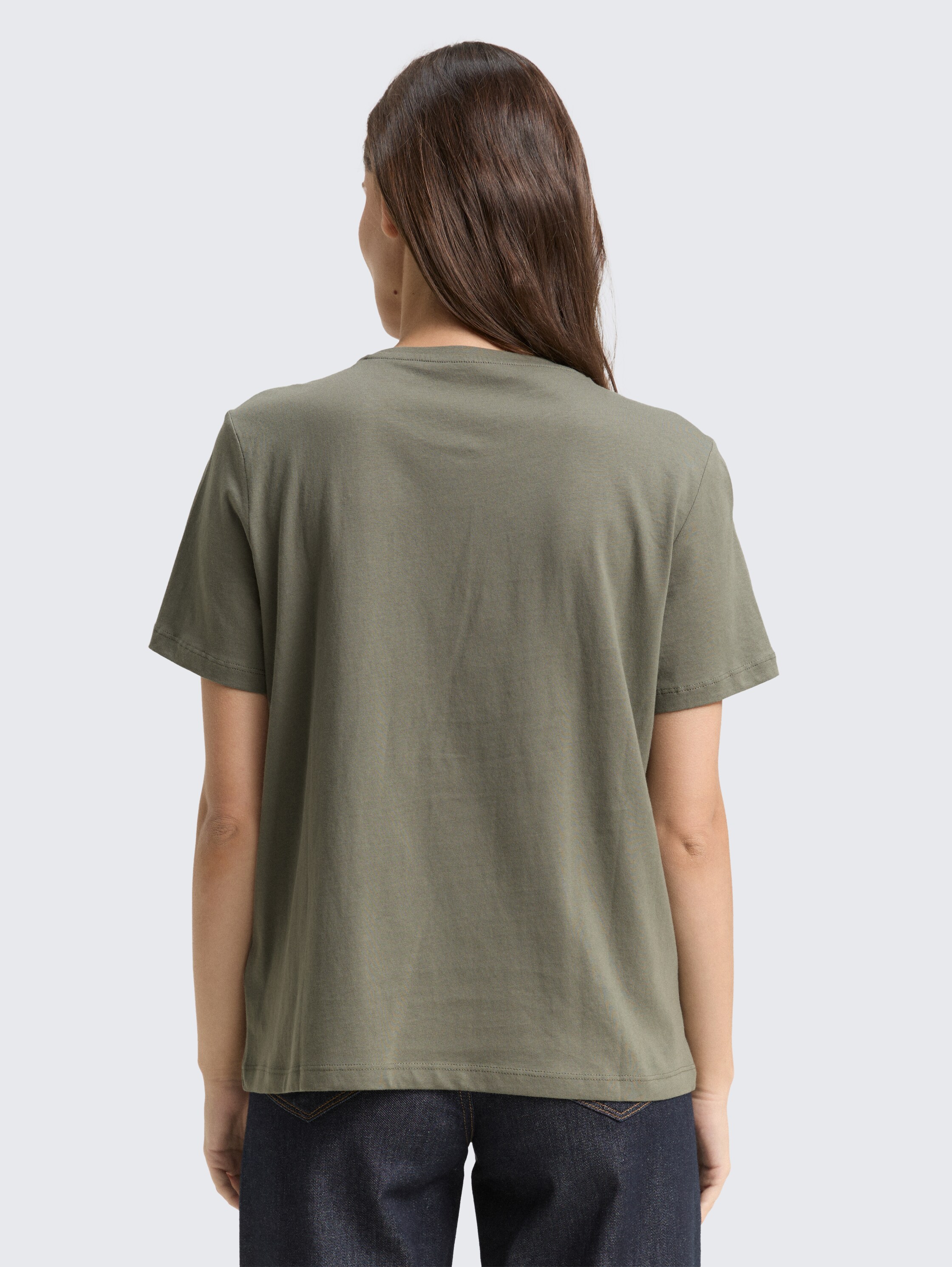 T-shirt met print - cloudy green - Neklijn model-achteraanzicht