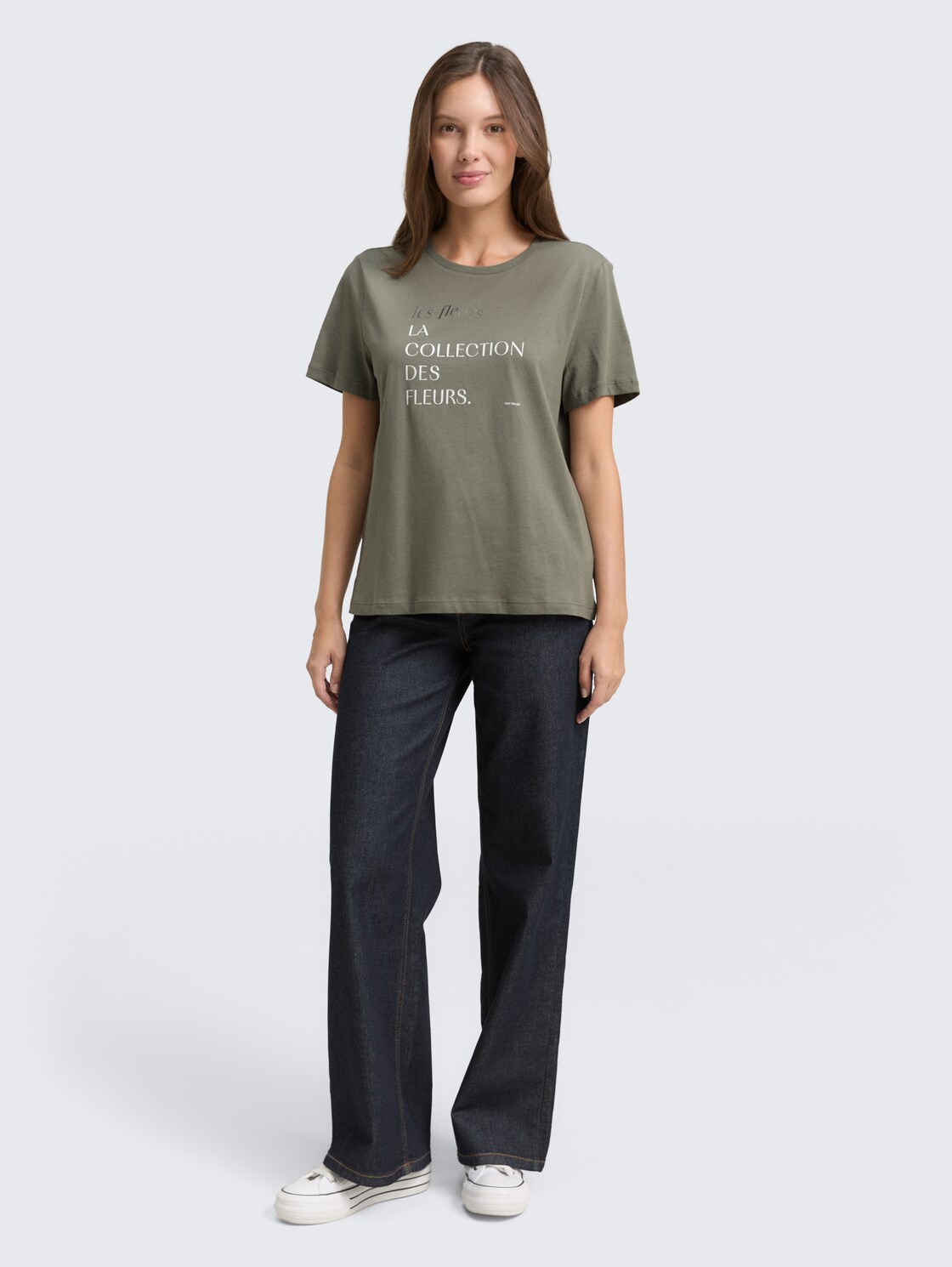 T-Shirt mit Print - cloudy green - Model-Vorderansicht