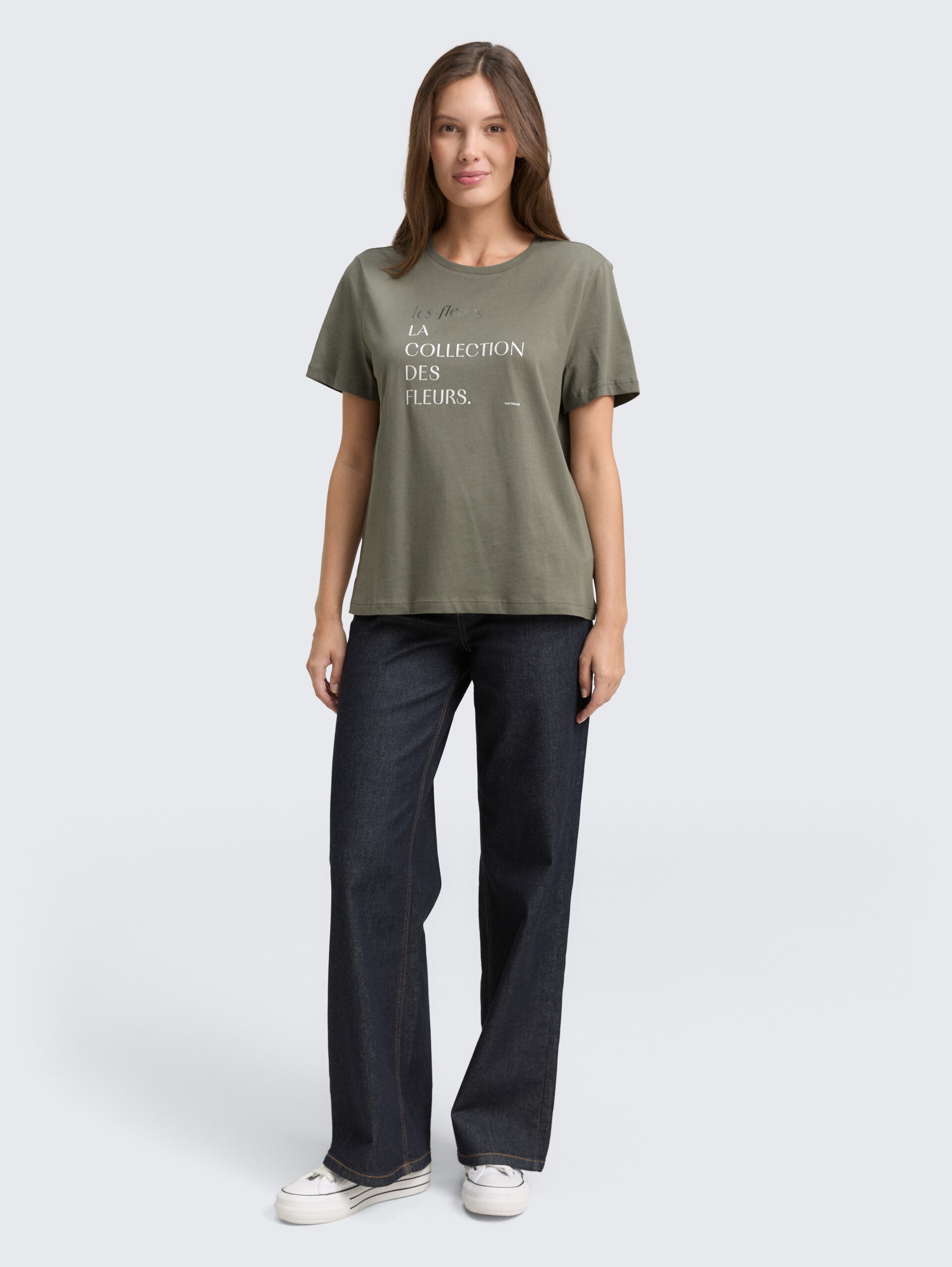 T-Shirt mit Print - cloudy green - Model-Vorderansicht