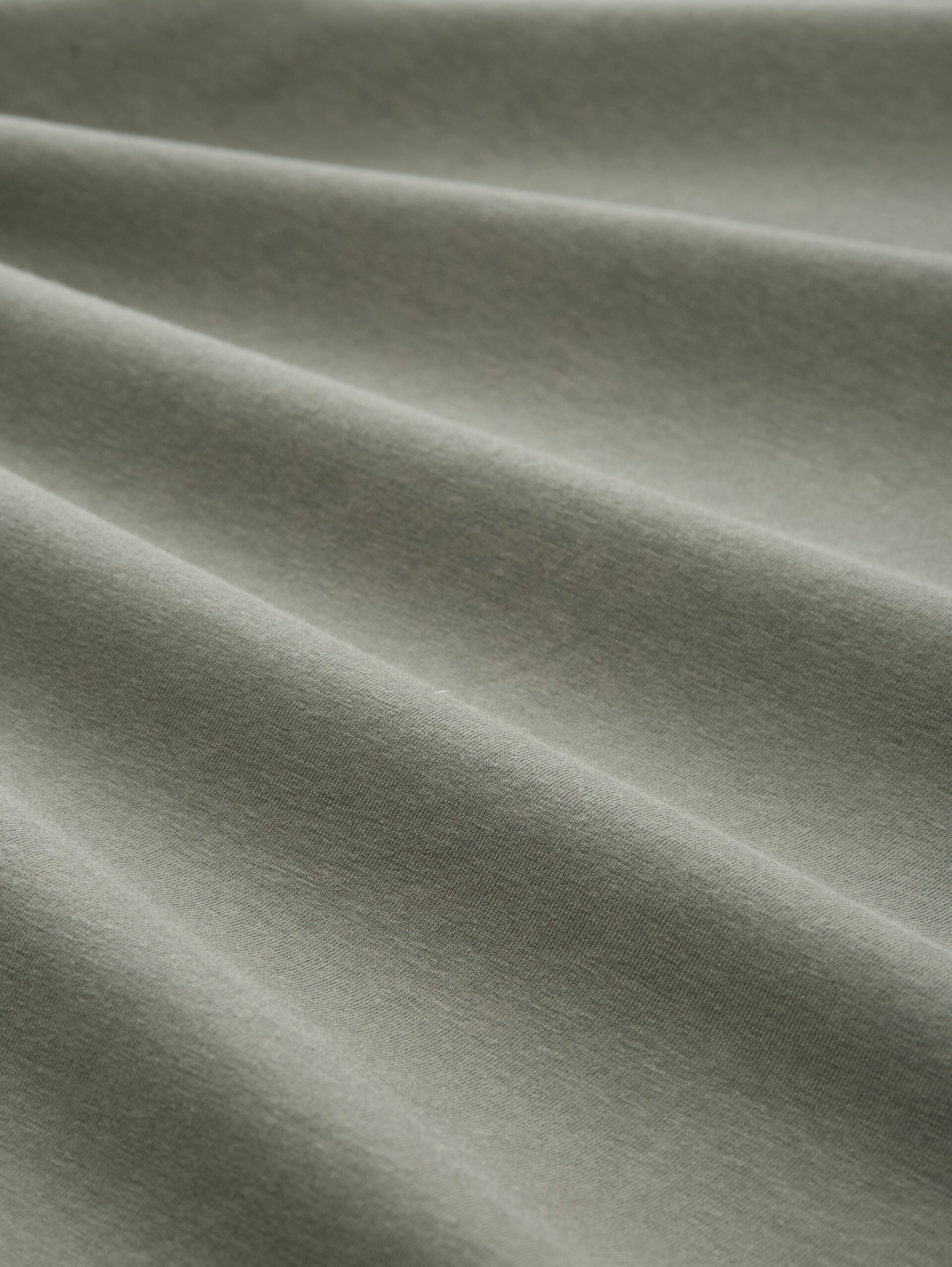 T-Shirt mit Print - cloudy green - Material-Ansicht