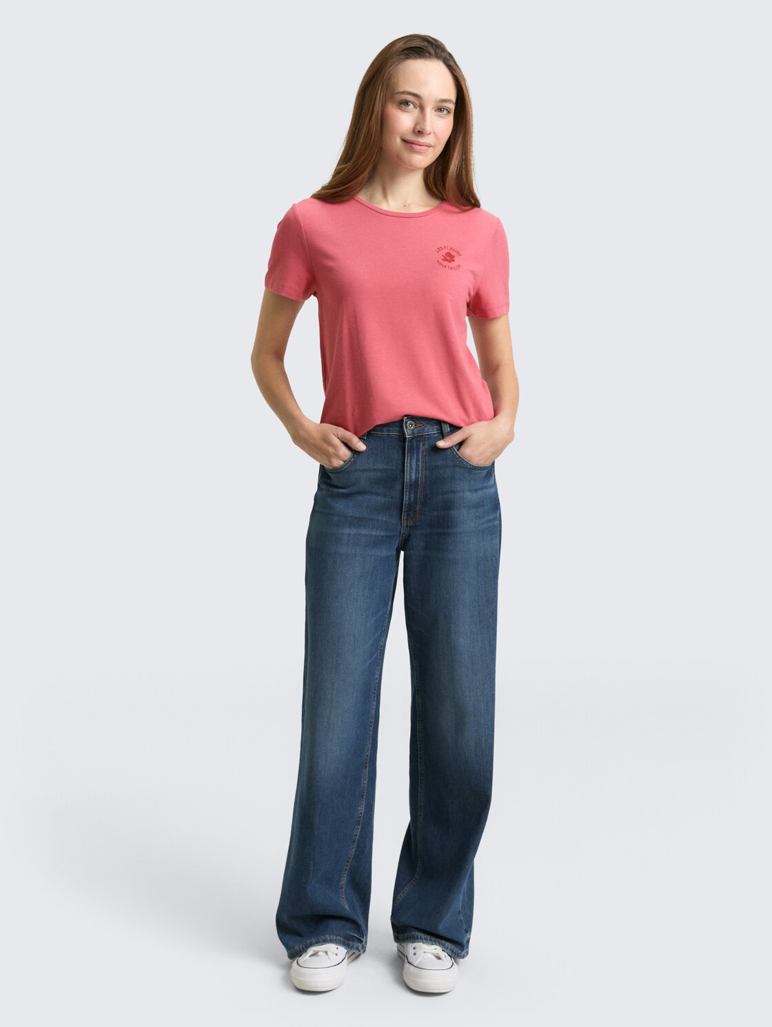 T-Shirt mit Blumen-Stickerei - cozy pink - Model-Vorderansicht