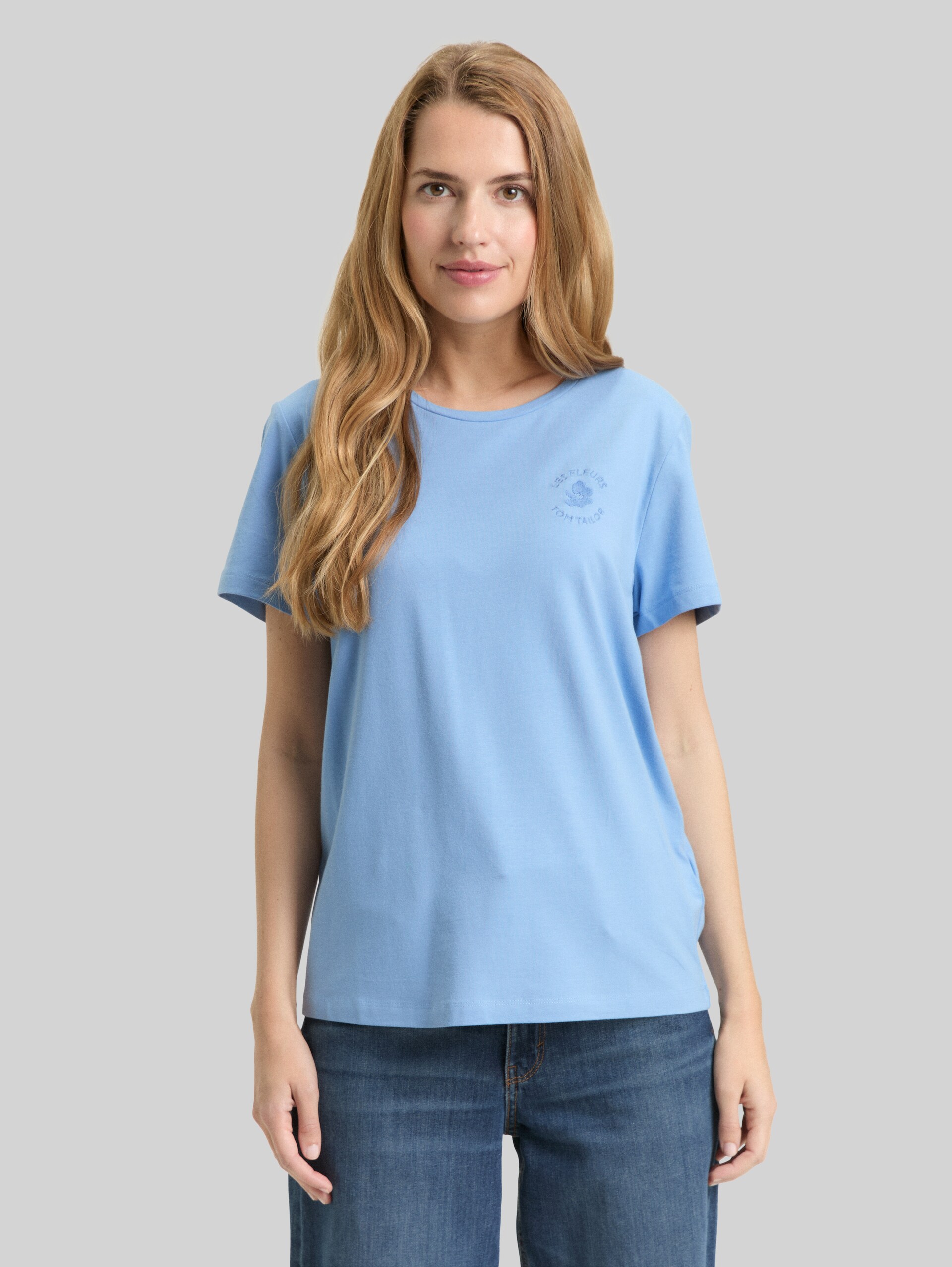 T-shirt with floral embroidery - light fjord blue - Neckline model front view