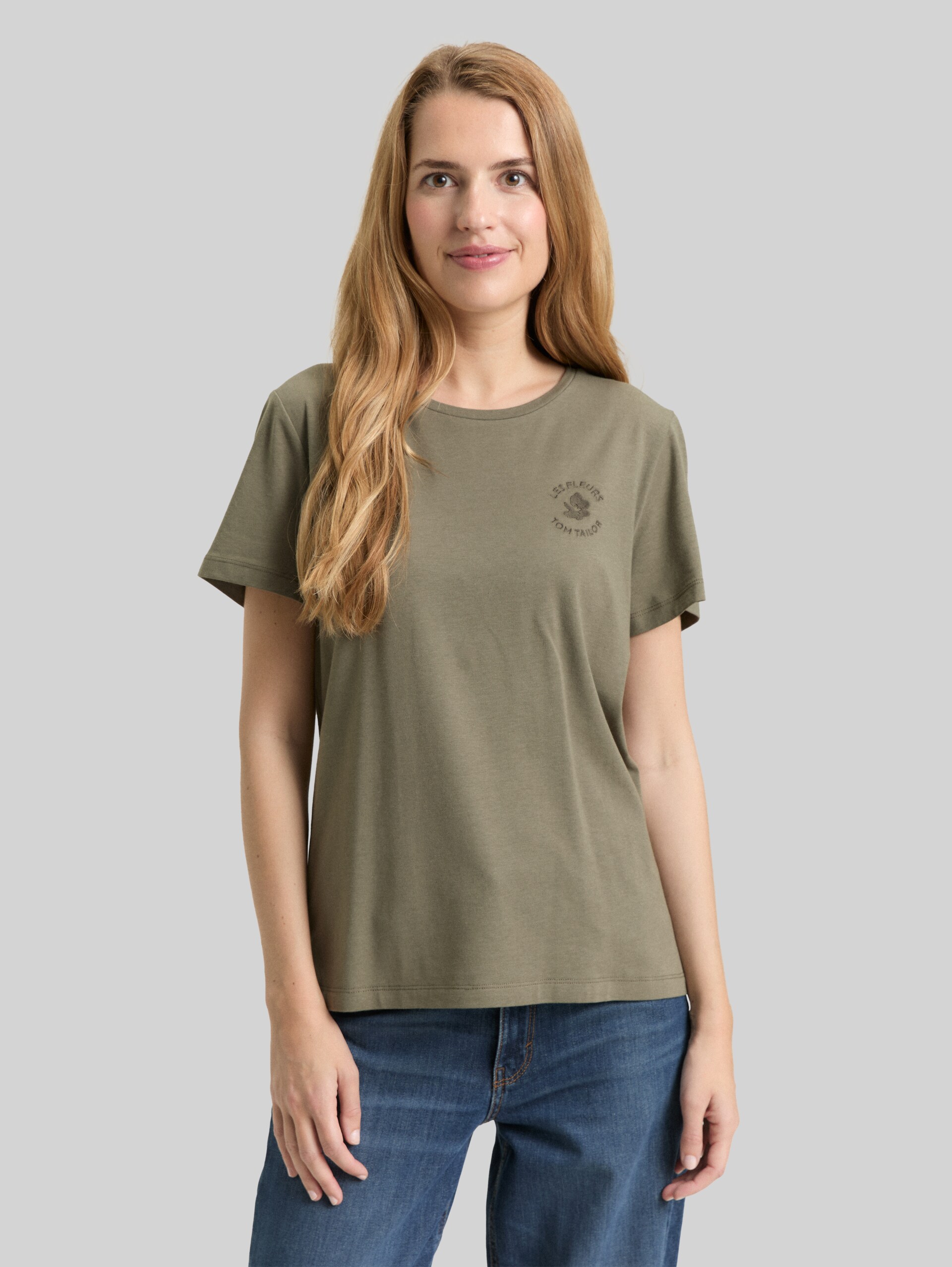 T-shirt with floral embroidery - cloudy green - Neckline model front view