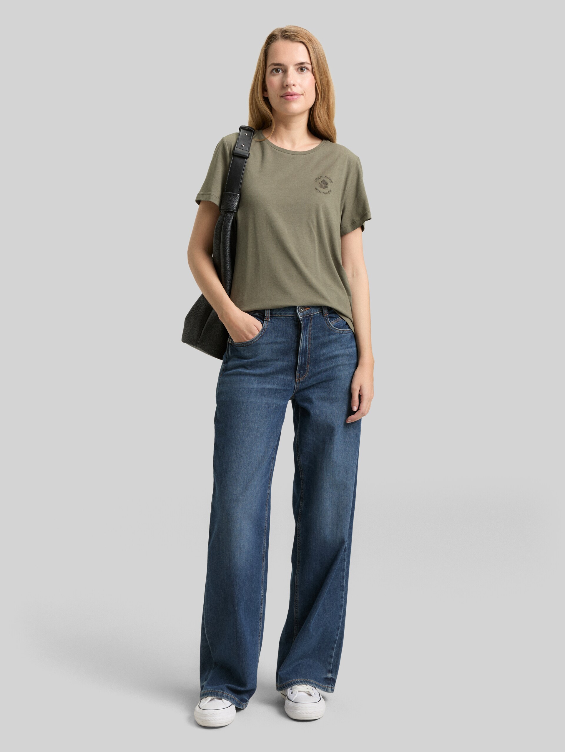 T-shirt with floral embroidery - cloudy green - Model front view