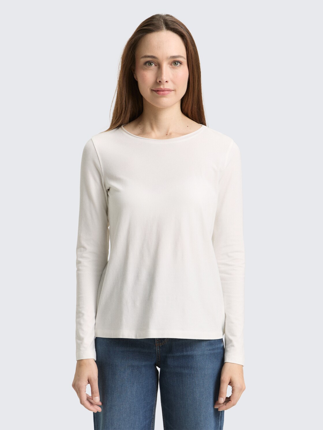 Basic long-sleeved shirt - Whisper White - Neckline model front view
