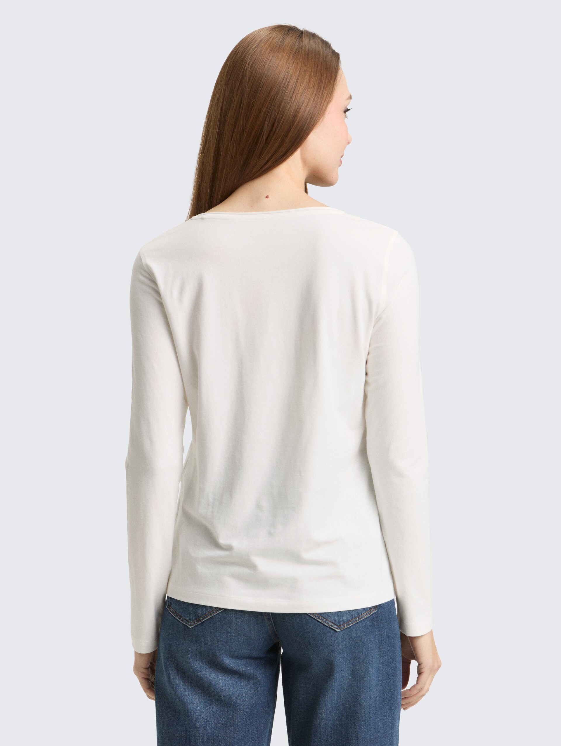 Basic Langarmshirt - Whisper White - Auschnitt Model-Rückansicht