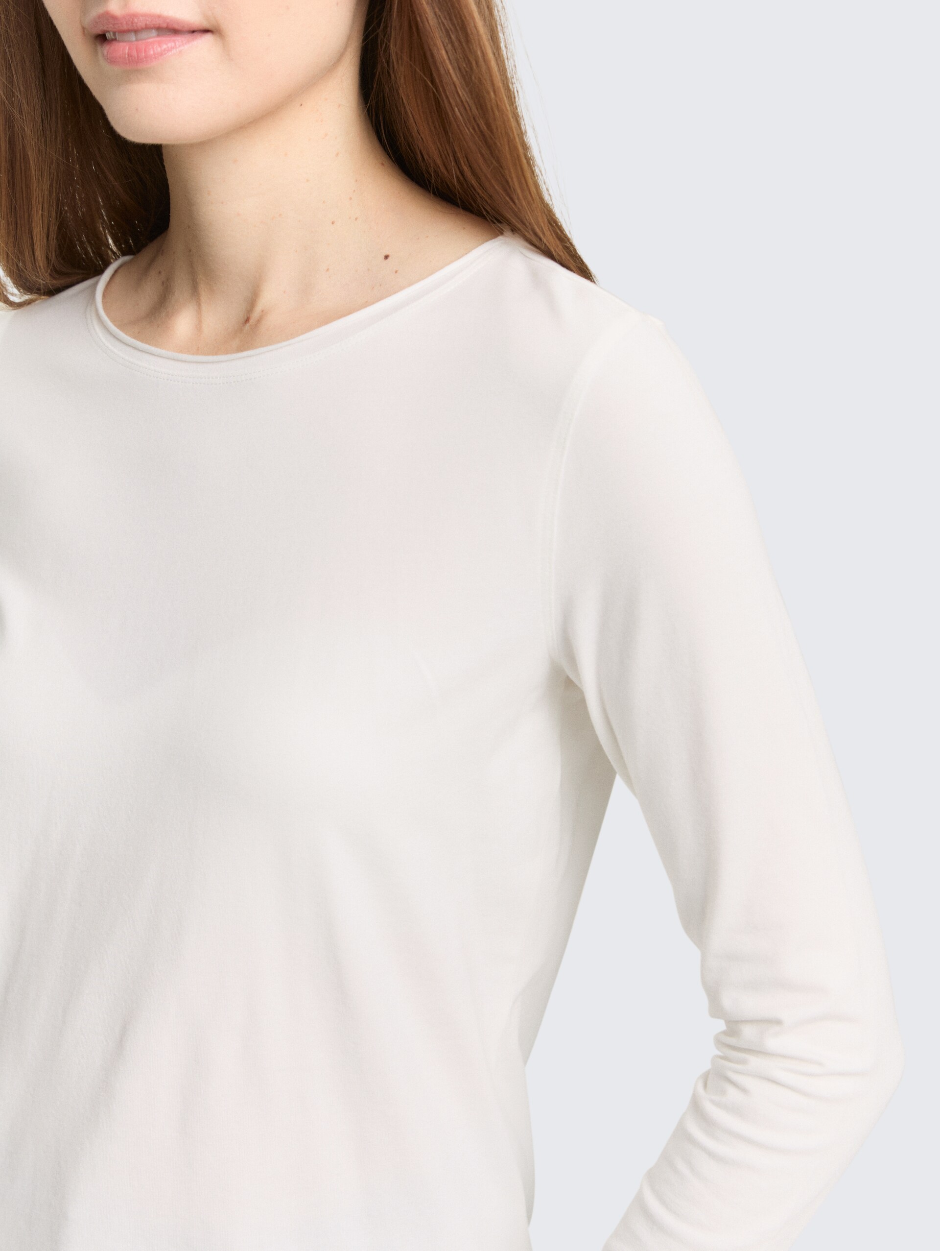 Basic Langarmshirt - Whisper White - Detail-Model-Ansicht