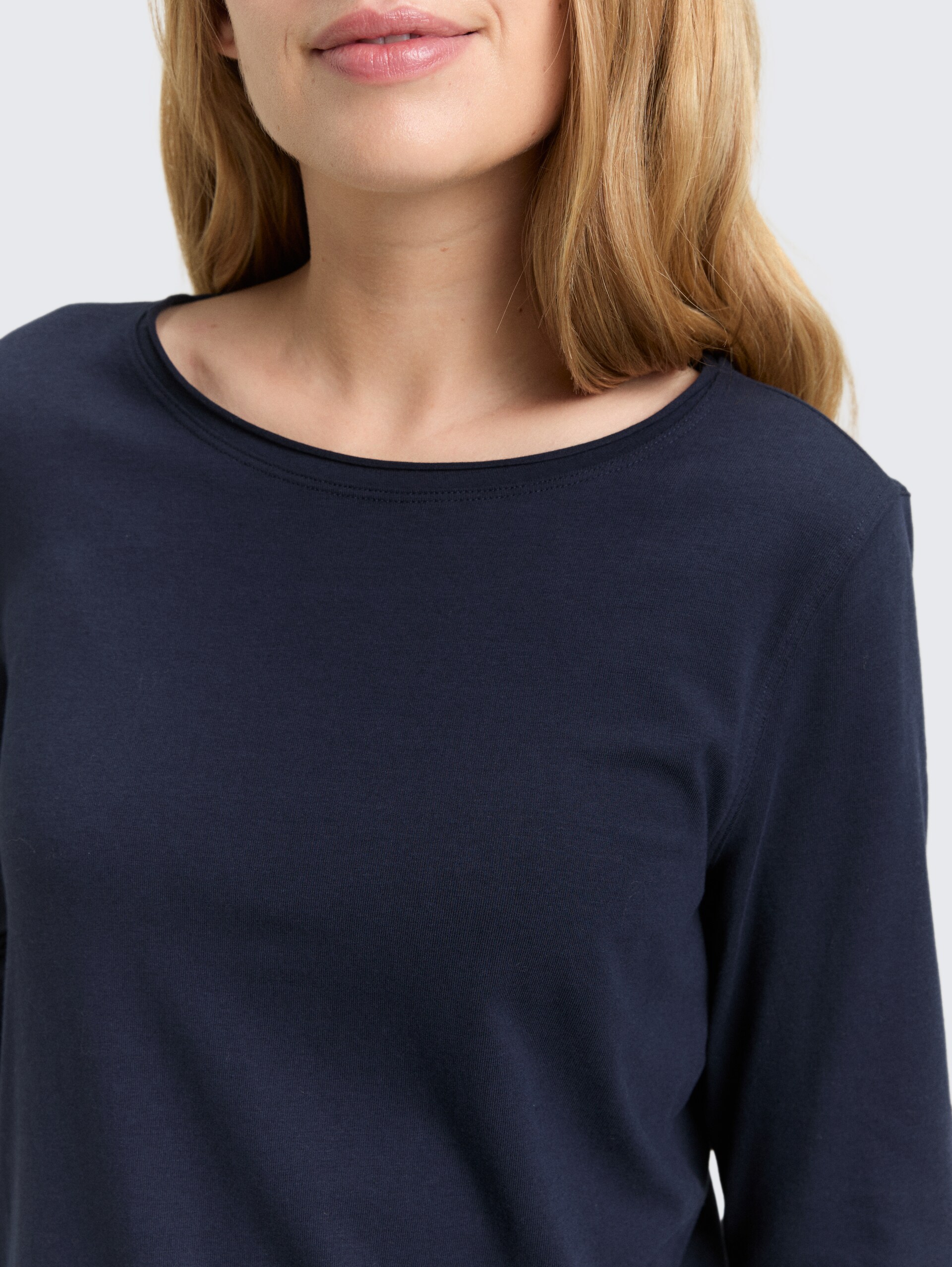 Basic Langarmshirt - sky captain blue - Detail-Model-Ansicht