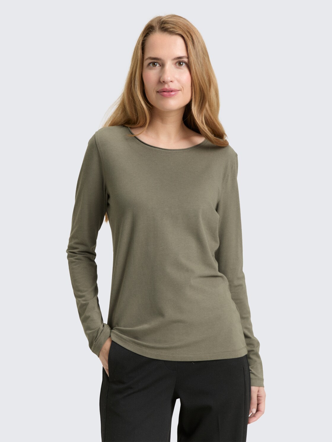 Basic Langarmshirt - cloudy green - Ausschnitt Model-Vorderansicht