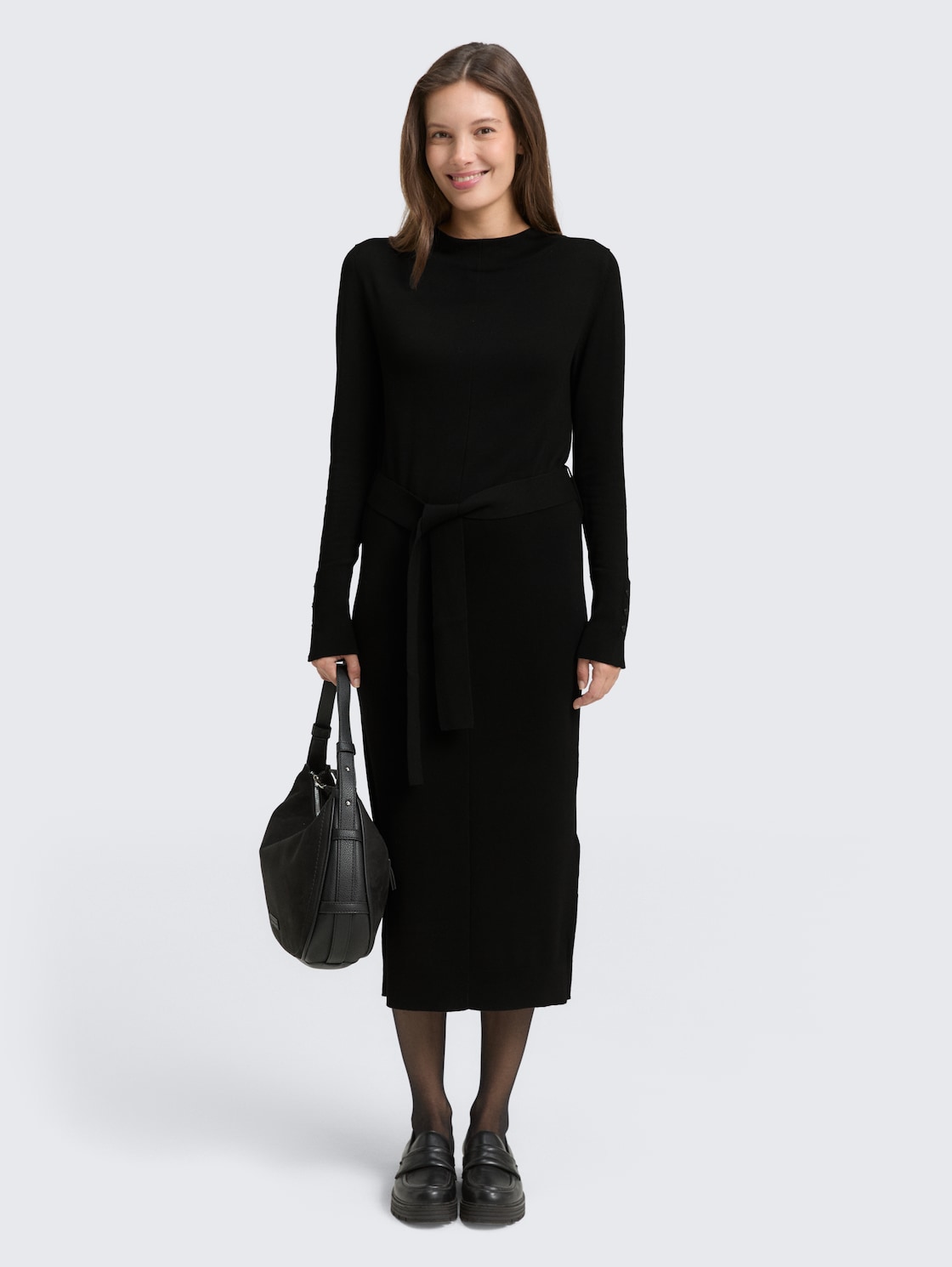 Fitted Midi-Kleid mit Gürtel - deep black - seitliche Model-Ansicht
