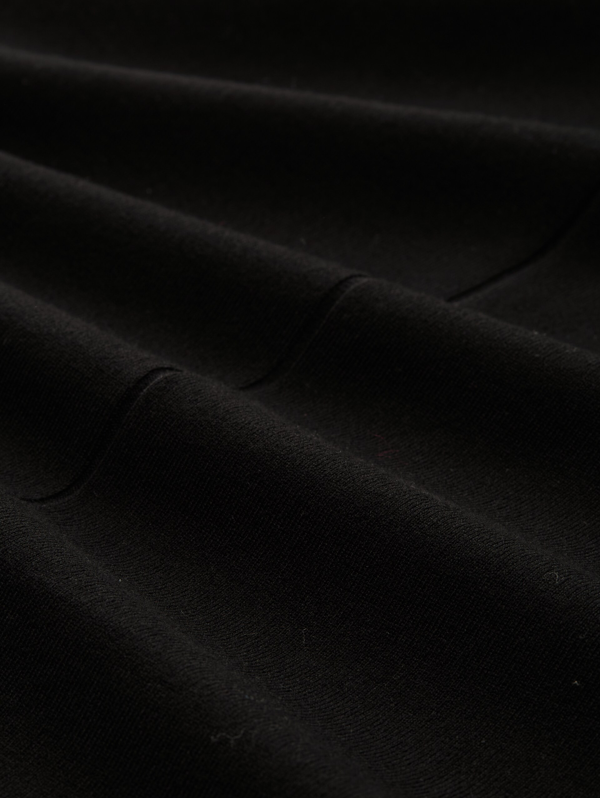 Fitted Midi-Kleid mit Gürtel - deep black - Material-Ansicht