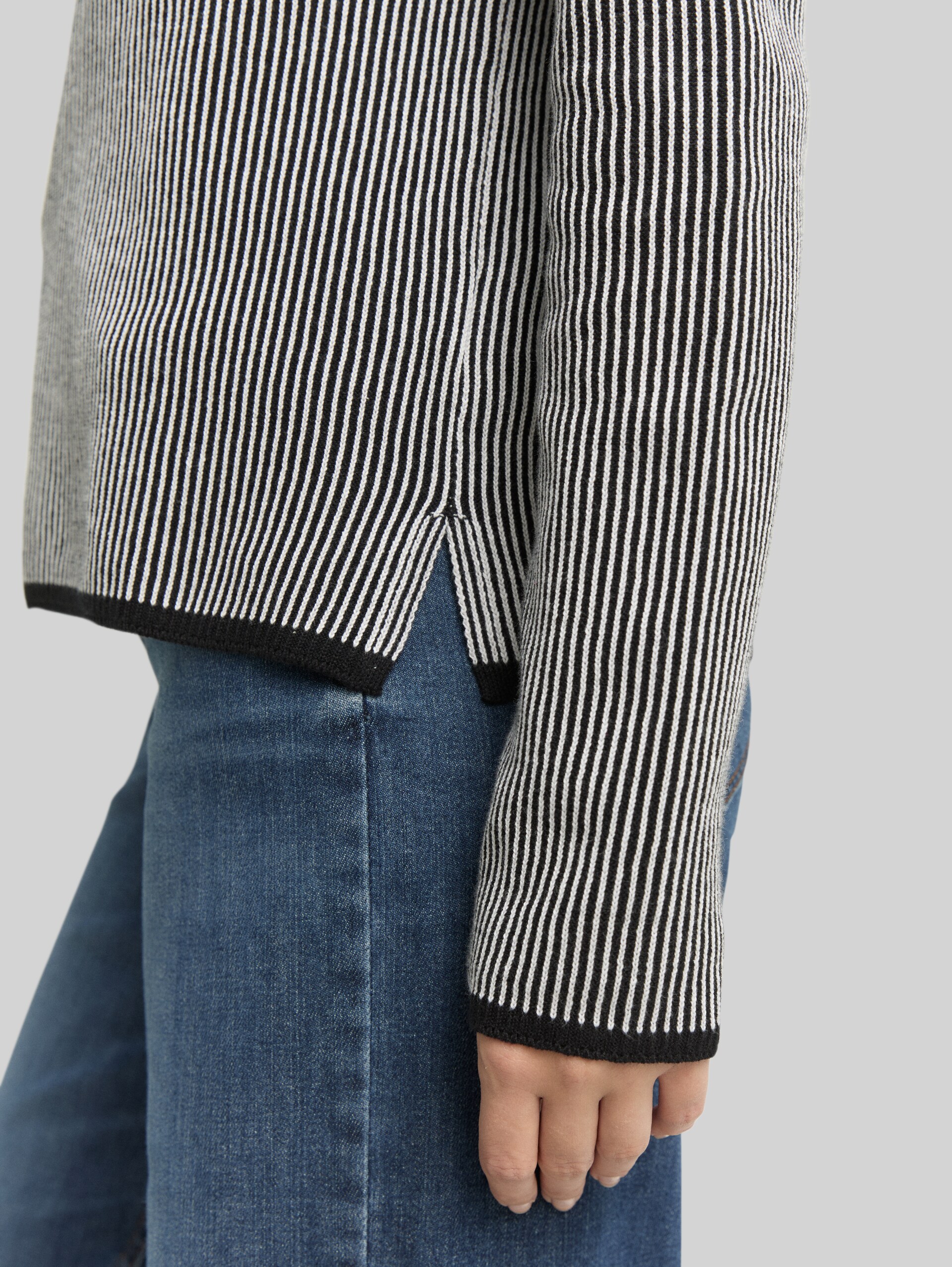 Knitted jumper - black white plaited knit - Detail model view