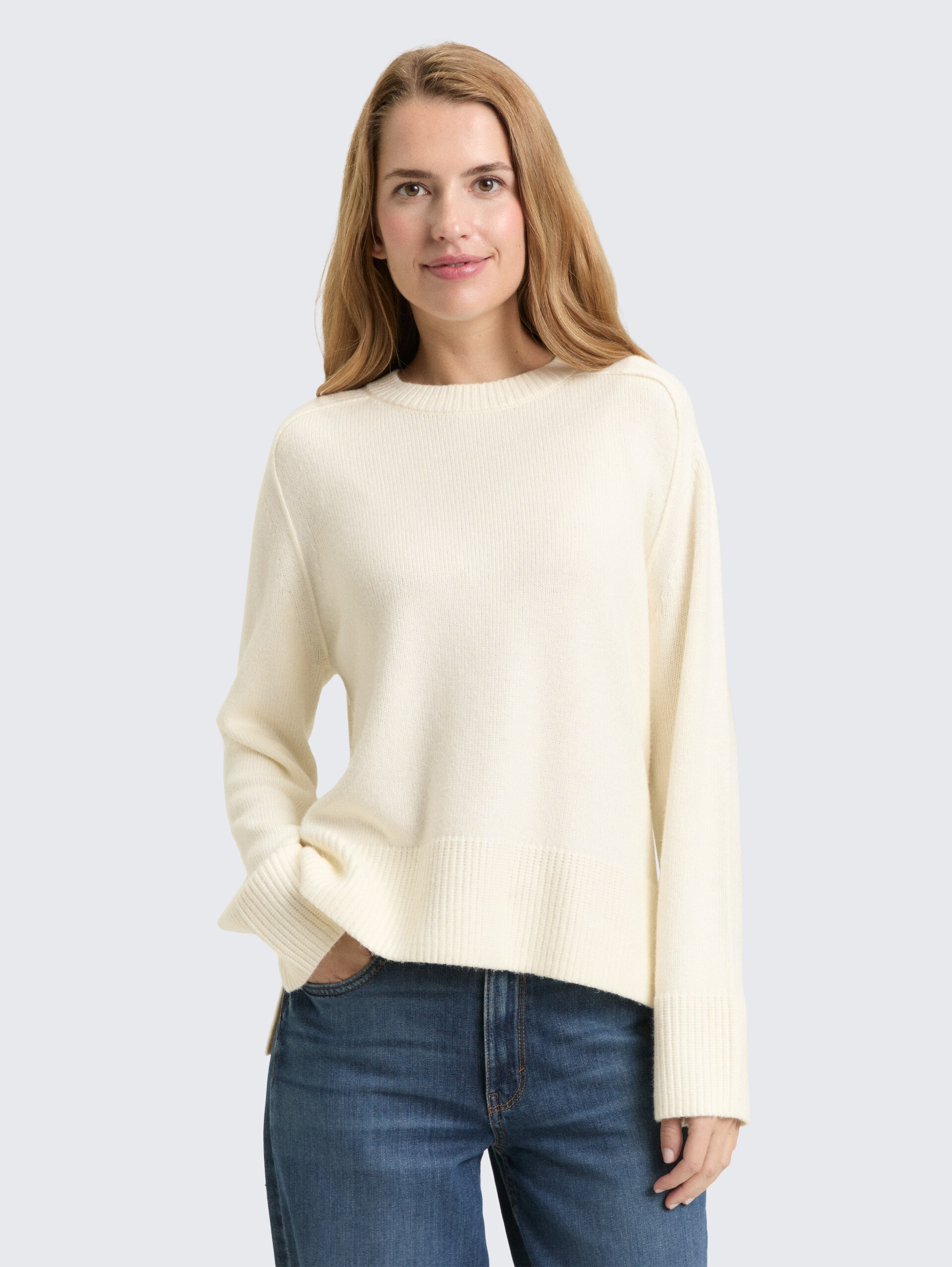 Loose Fit Strickpullover - Whisper White - Ausschnitt Model-Vorderansicht