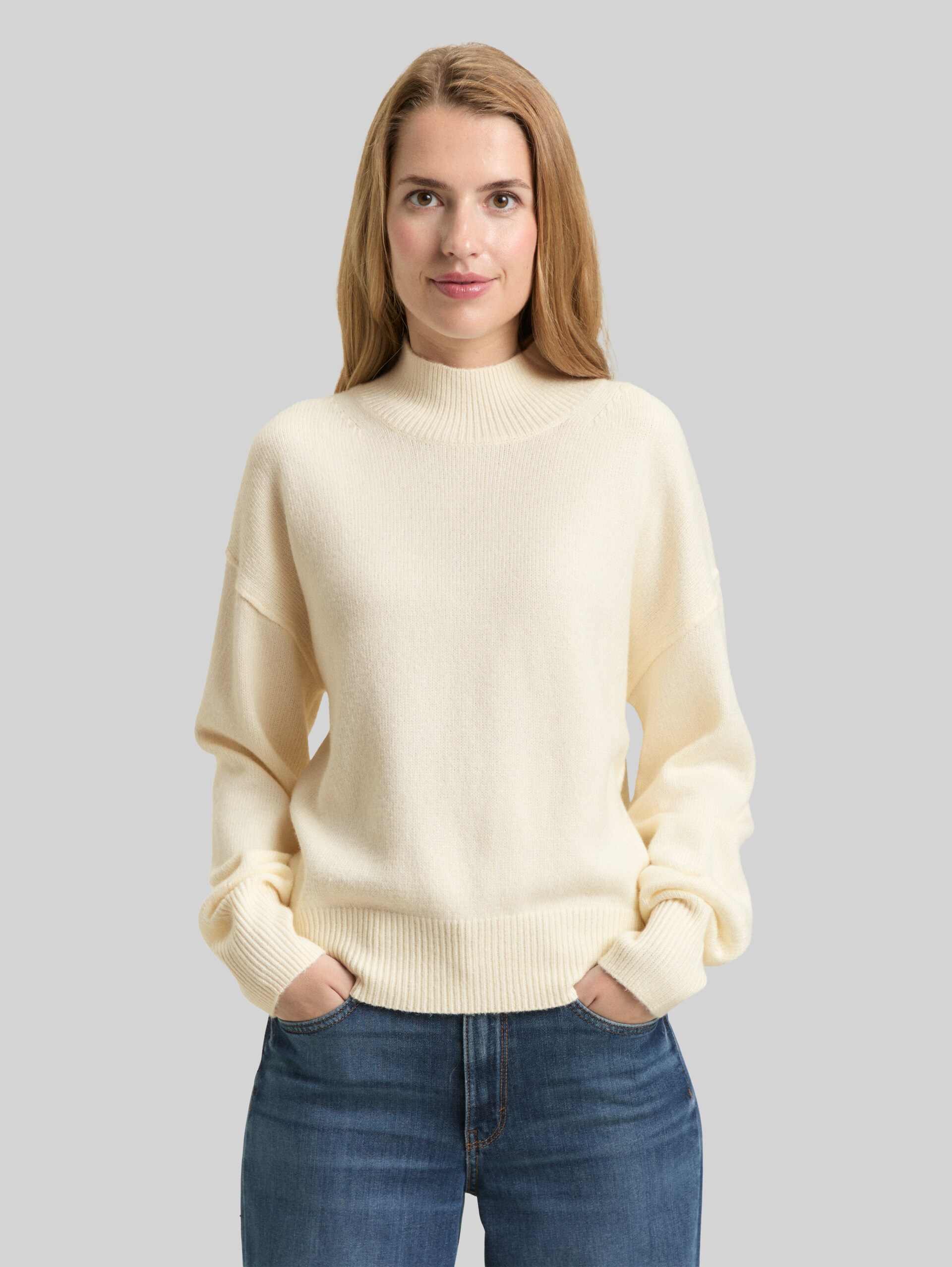 Oversized knitted jumper with stand-up collar - Whisper White - Neckline model front view