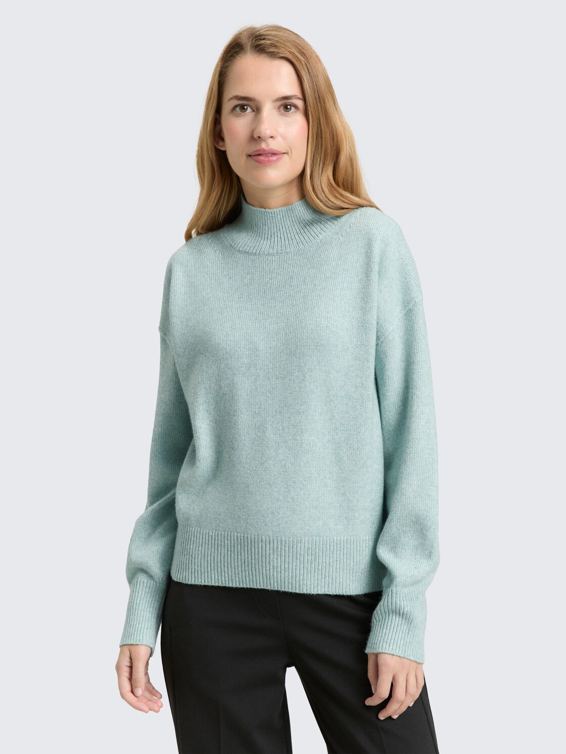 Oversize Strickpullover mit Stehkragen - white moss melange - Ausschnitt Model-Vorderansicht