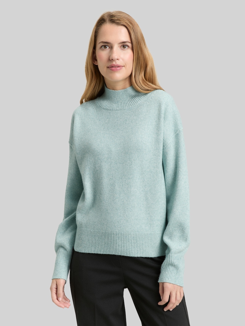 Oversize Strickpullover mit Stehkragen von Women, white moss melange
