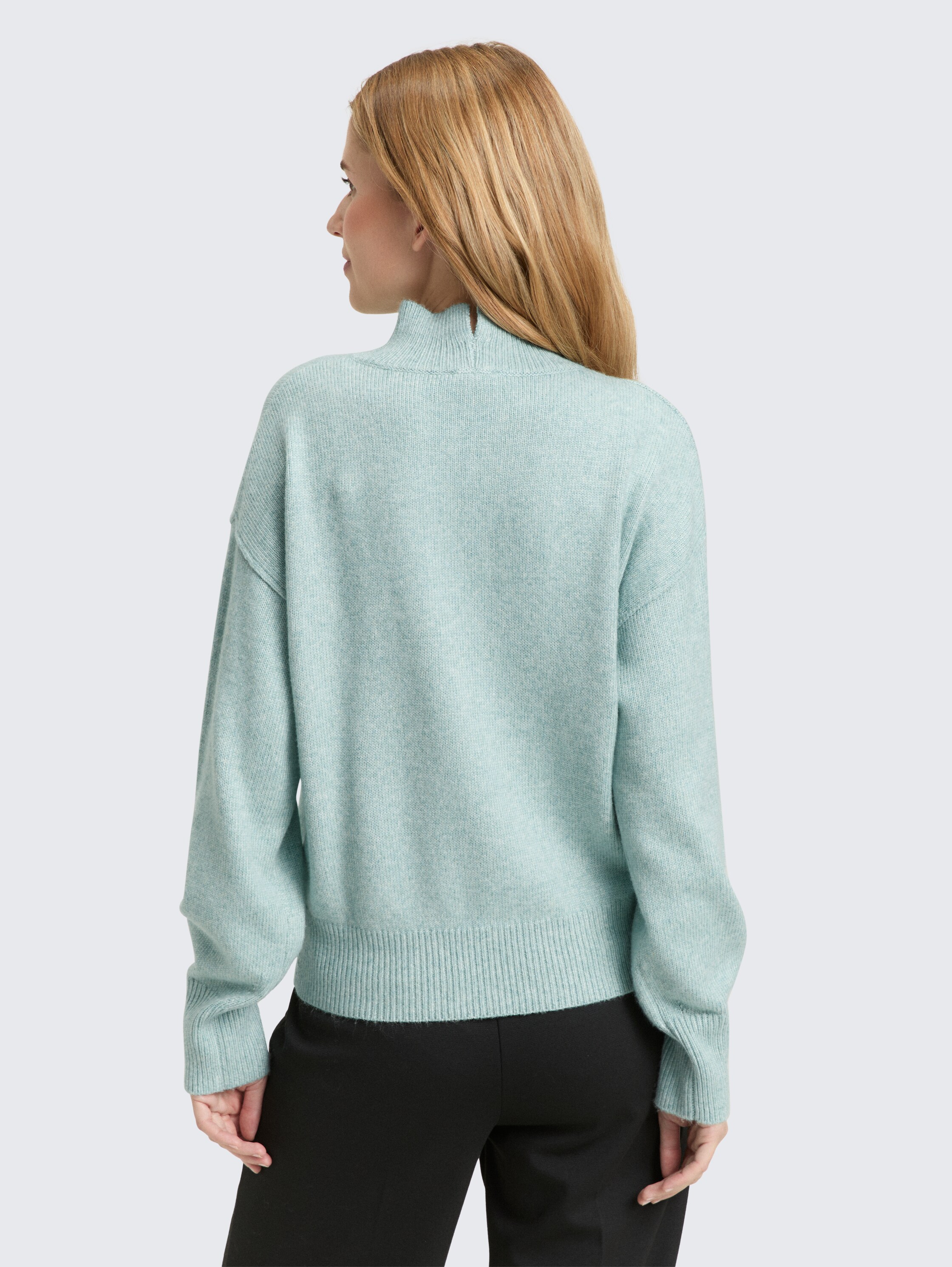 Oversized knitted jumper with stand-up collar - white moss melange
