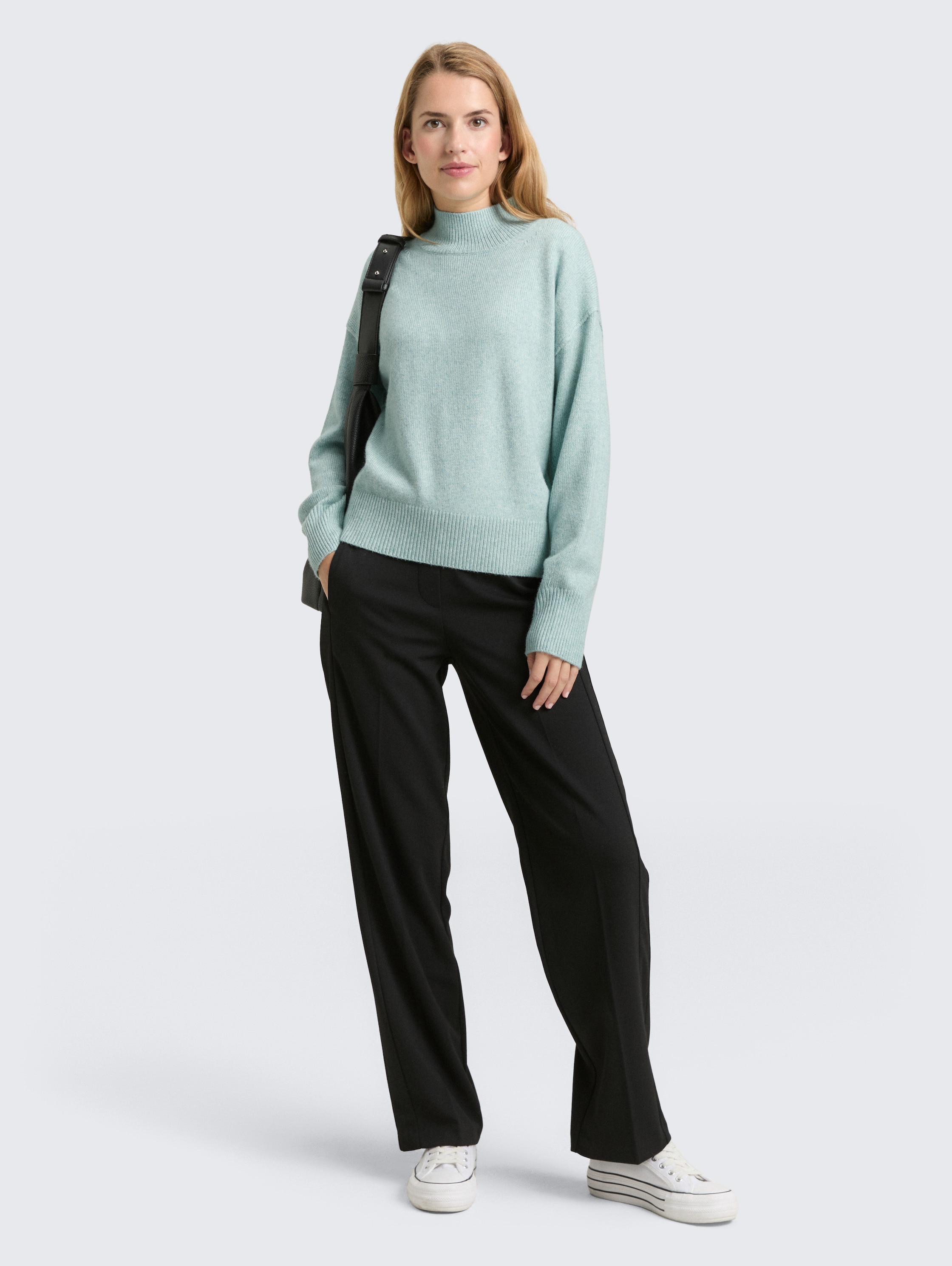 Oversized knitted jumper with stand-up collar - white moss melange - Model front view