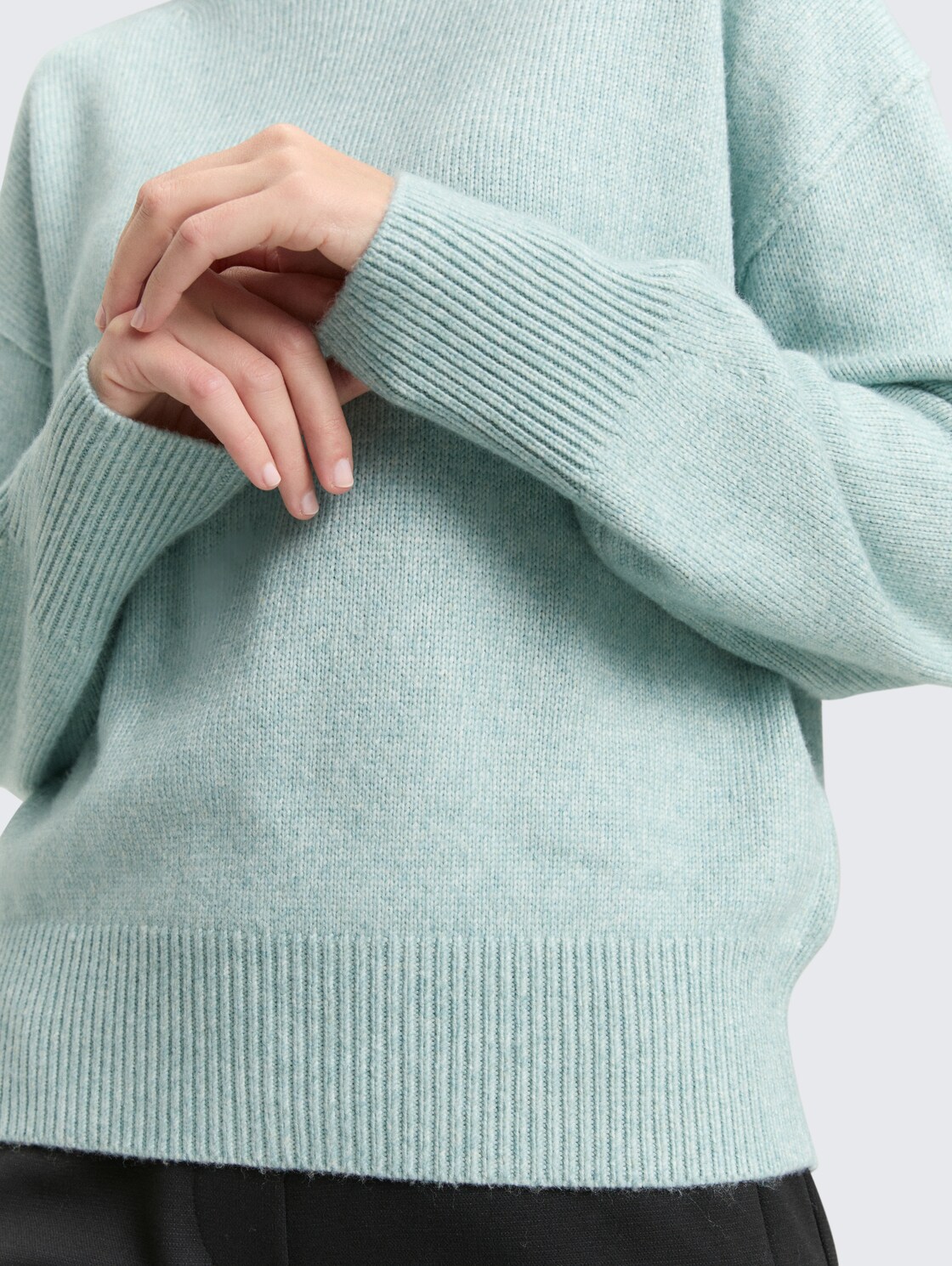 Oversize Strickpullover mit Stehkragen - white moss melange - Detail-Model-Ansicht