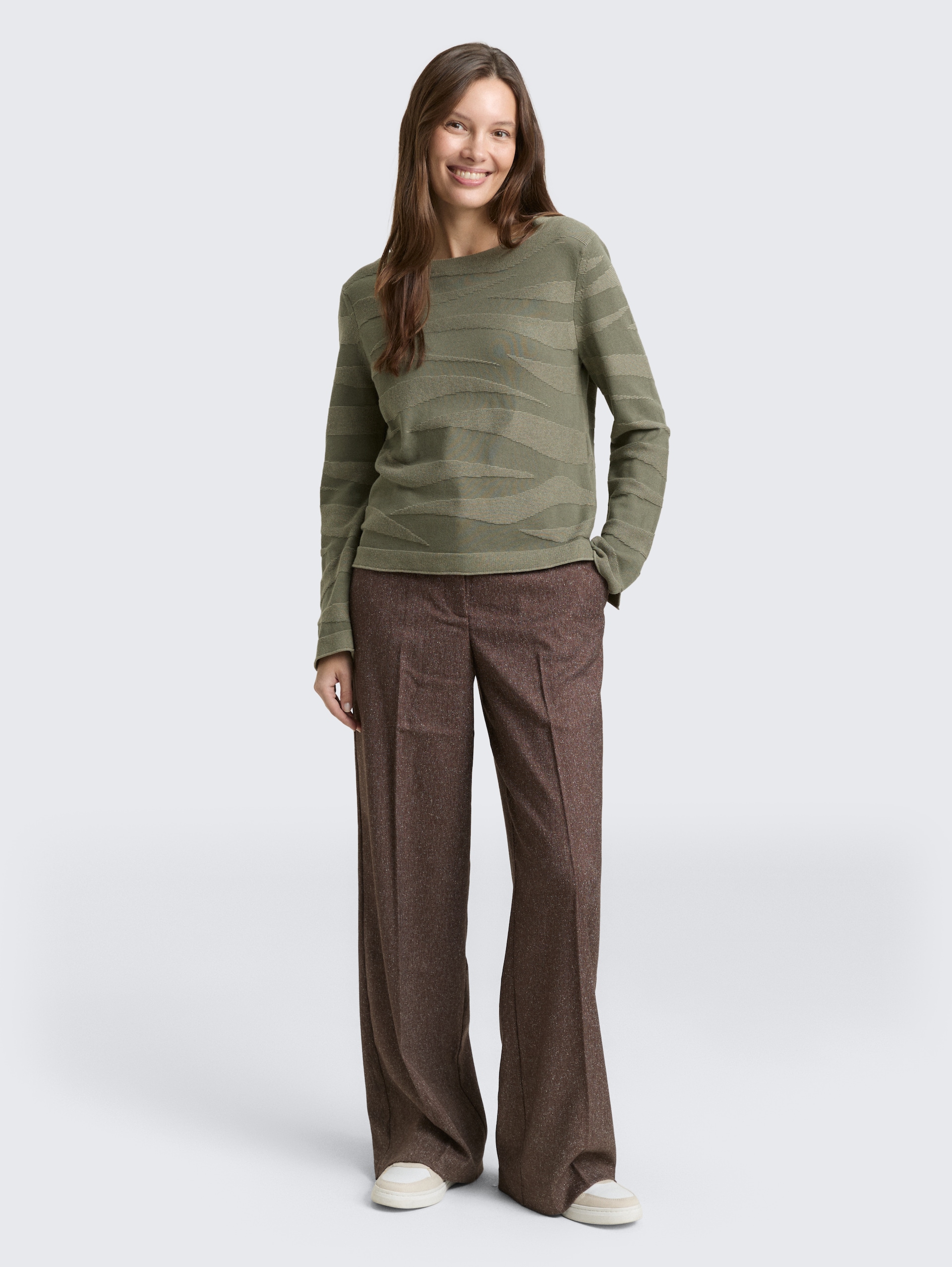 Strickpullover mit Struktur - green wave knit design - Model-Vorderansicht
