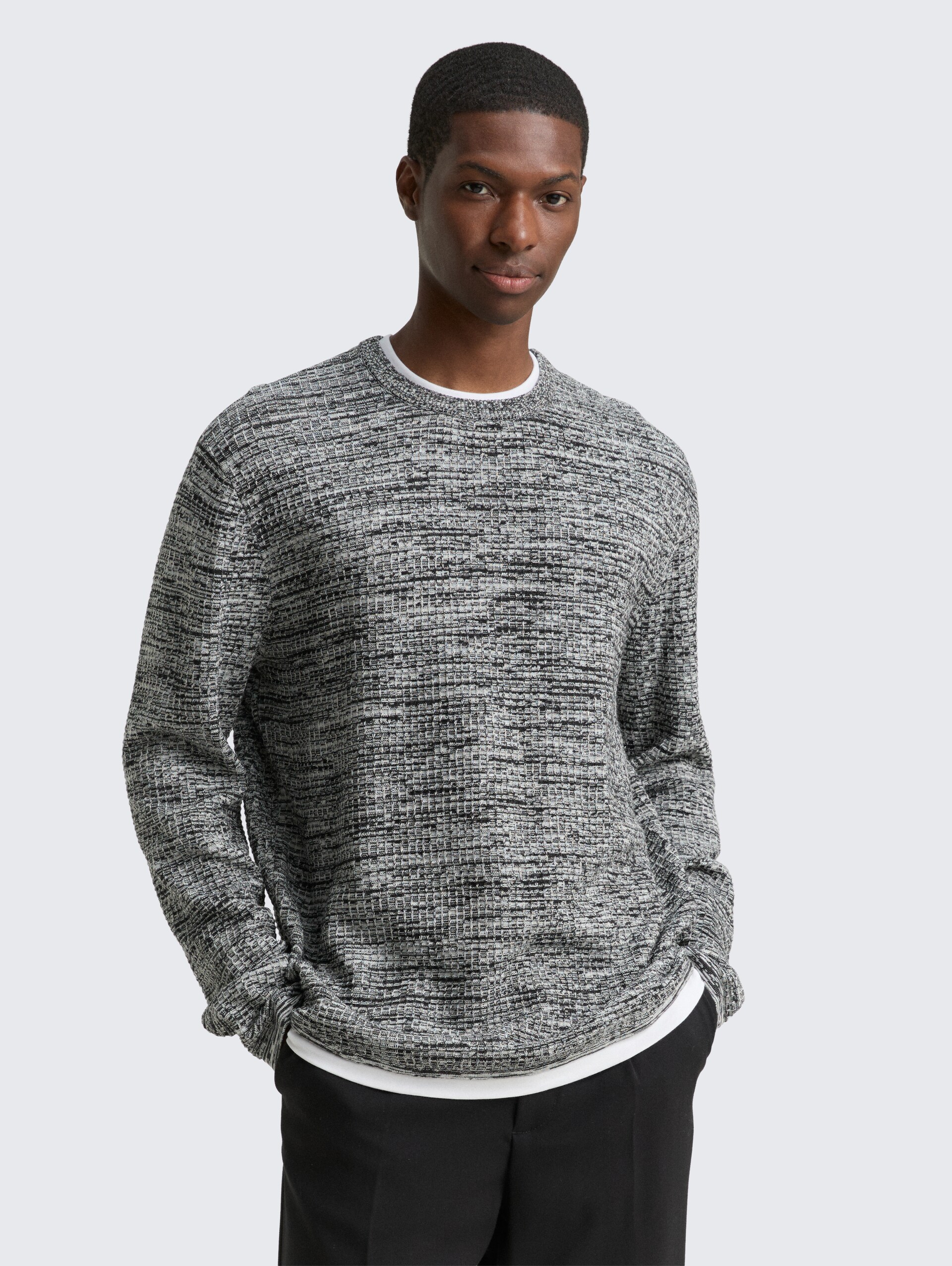 Gebreide trui in een 2-in-1-look - black white mouline - Nek model vooraanzicht