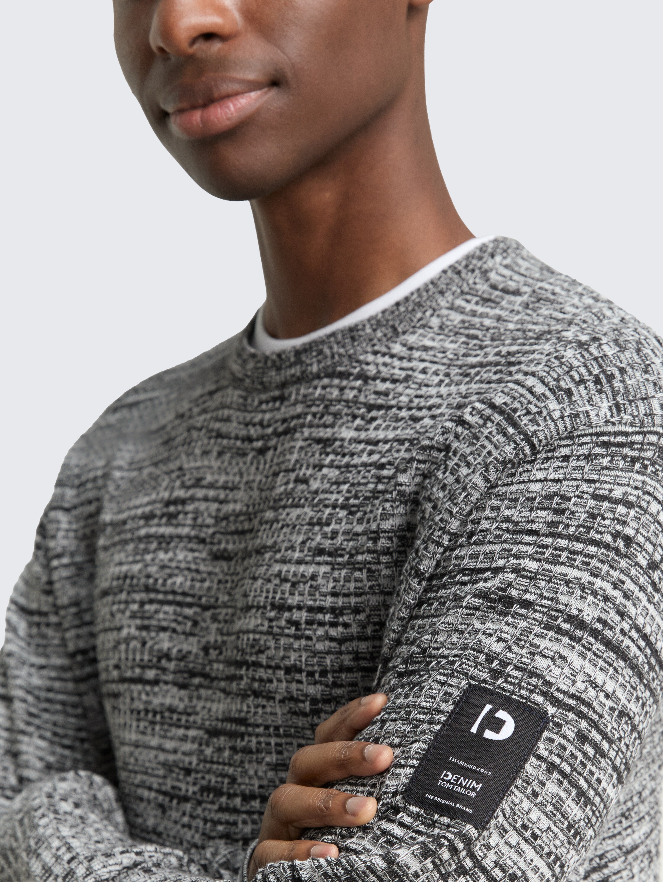 Strickpullover im 2-in-1-Look - black white mouline - Detail-Model-Ansicht